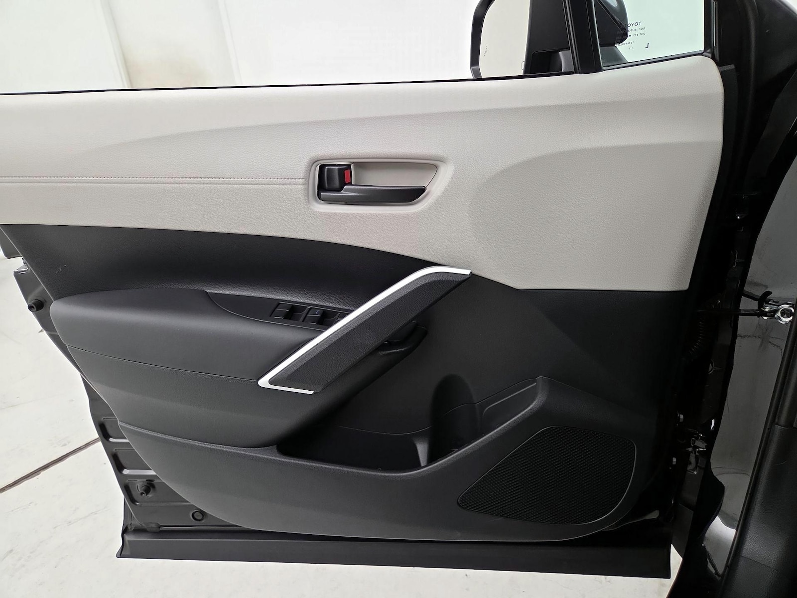 2022 Toyota Corolla Cross LE - Photo 13