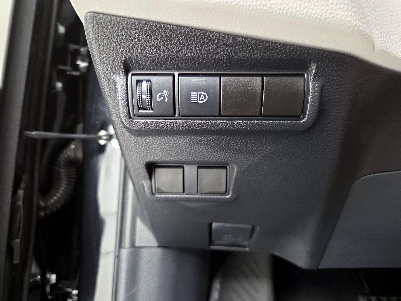 2022 Toyota Corolla Cross LE - Photo 14