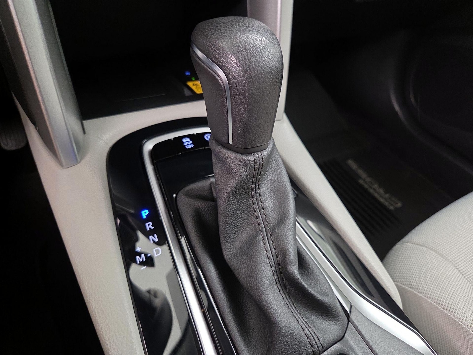 2022 Toyota Corolla Cross LE - Photo 19