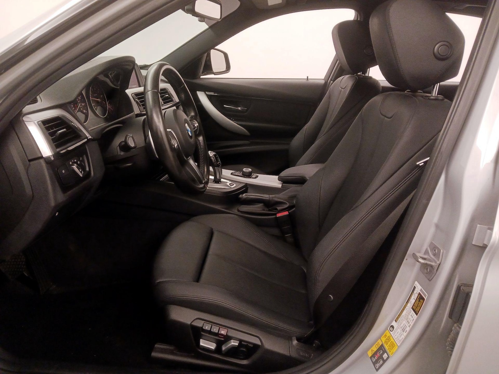 2018 BMW 3 Series 330e - Photo 12