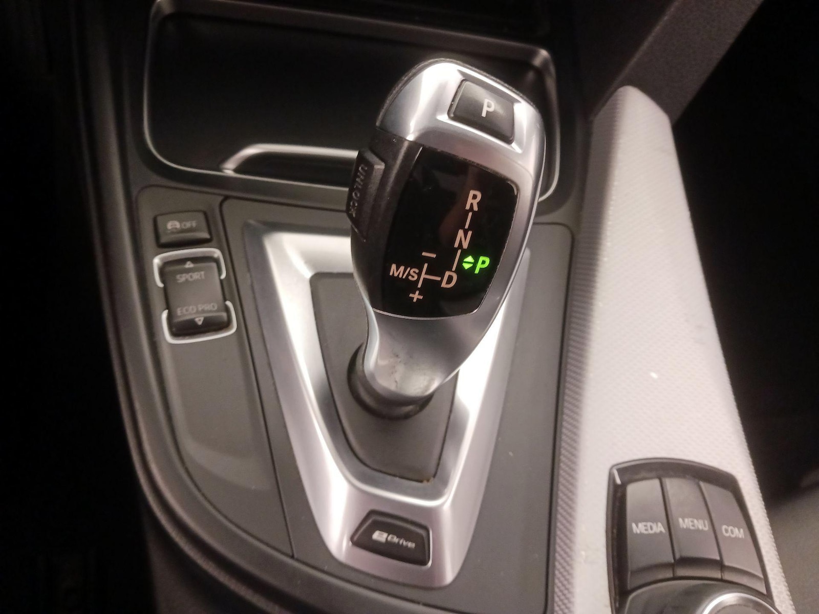 2018 BMW 3 Series 330e - Photo 18