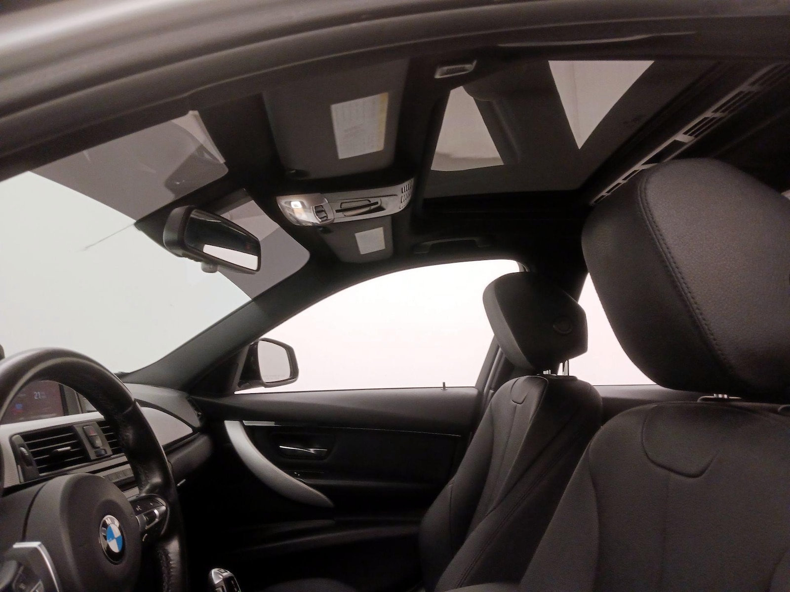 2018 BMW 3 Series 330e - Photo 20