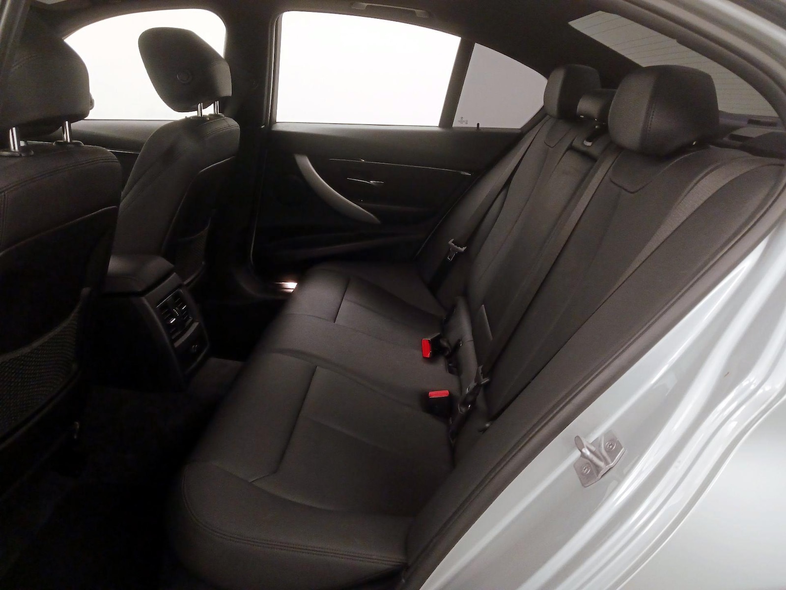 2018 BMW 3 Series 330e - Photo 21