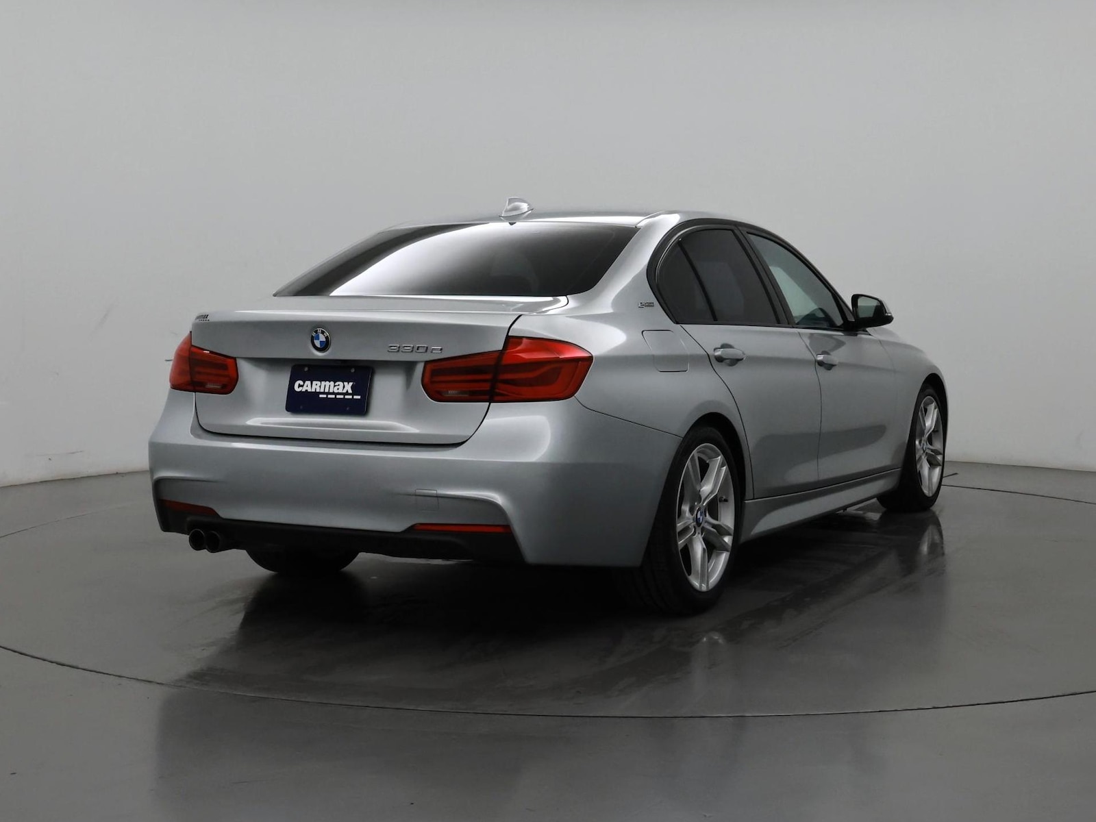2018 BMW 3 Series 330e - Photo 9