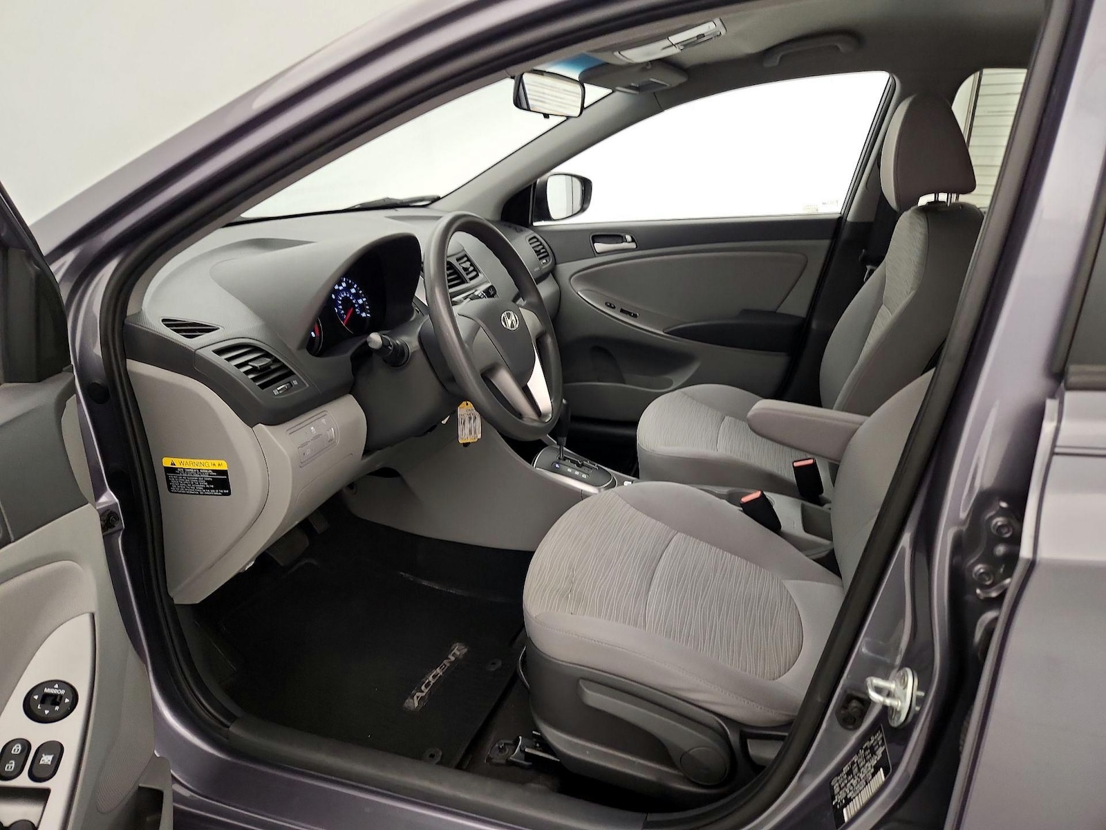2016 Hyundai Accent SE - Photo 12