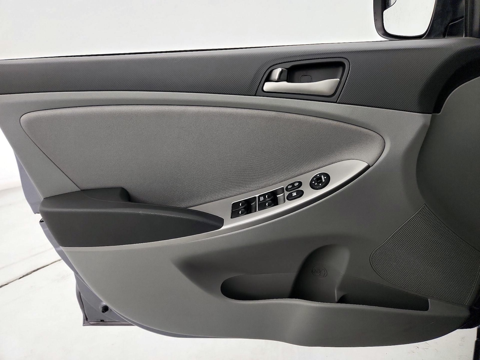 2016 Hyundai Accent SE - Photo 13