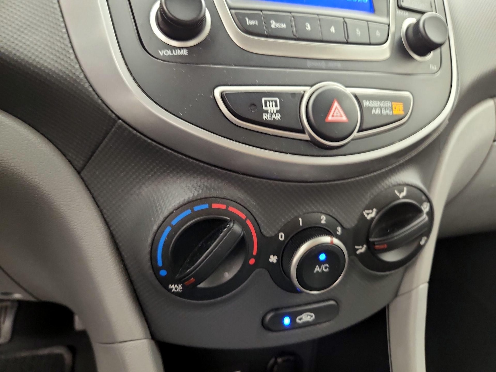 2016 Hyundai Accent SE - Photo 16