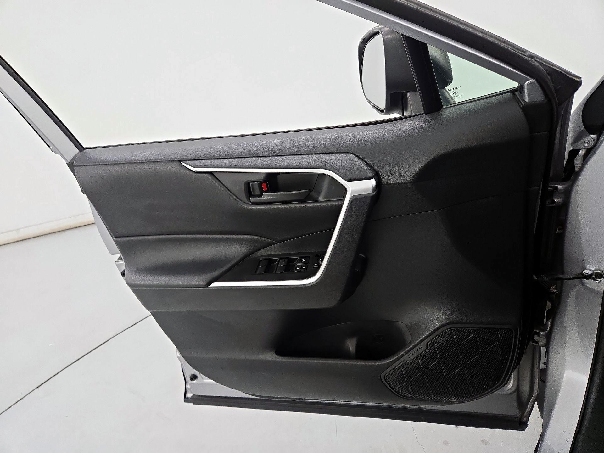 Thumbnail: 2022 Toyota RAV4 - 12