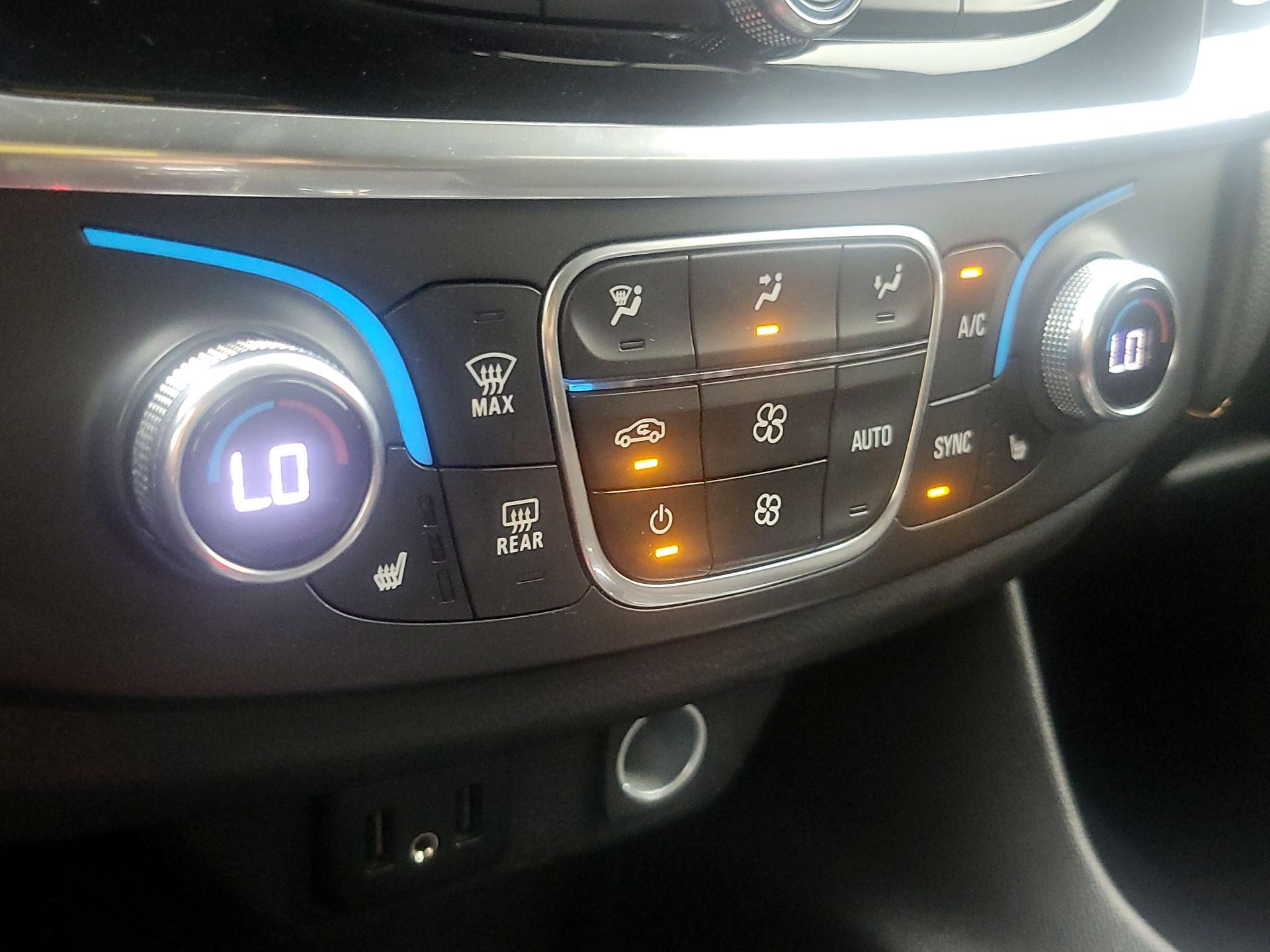Thumbnail: 2019 Chevrolet Traverse - 16