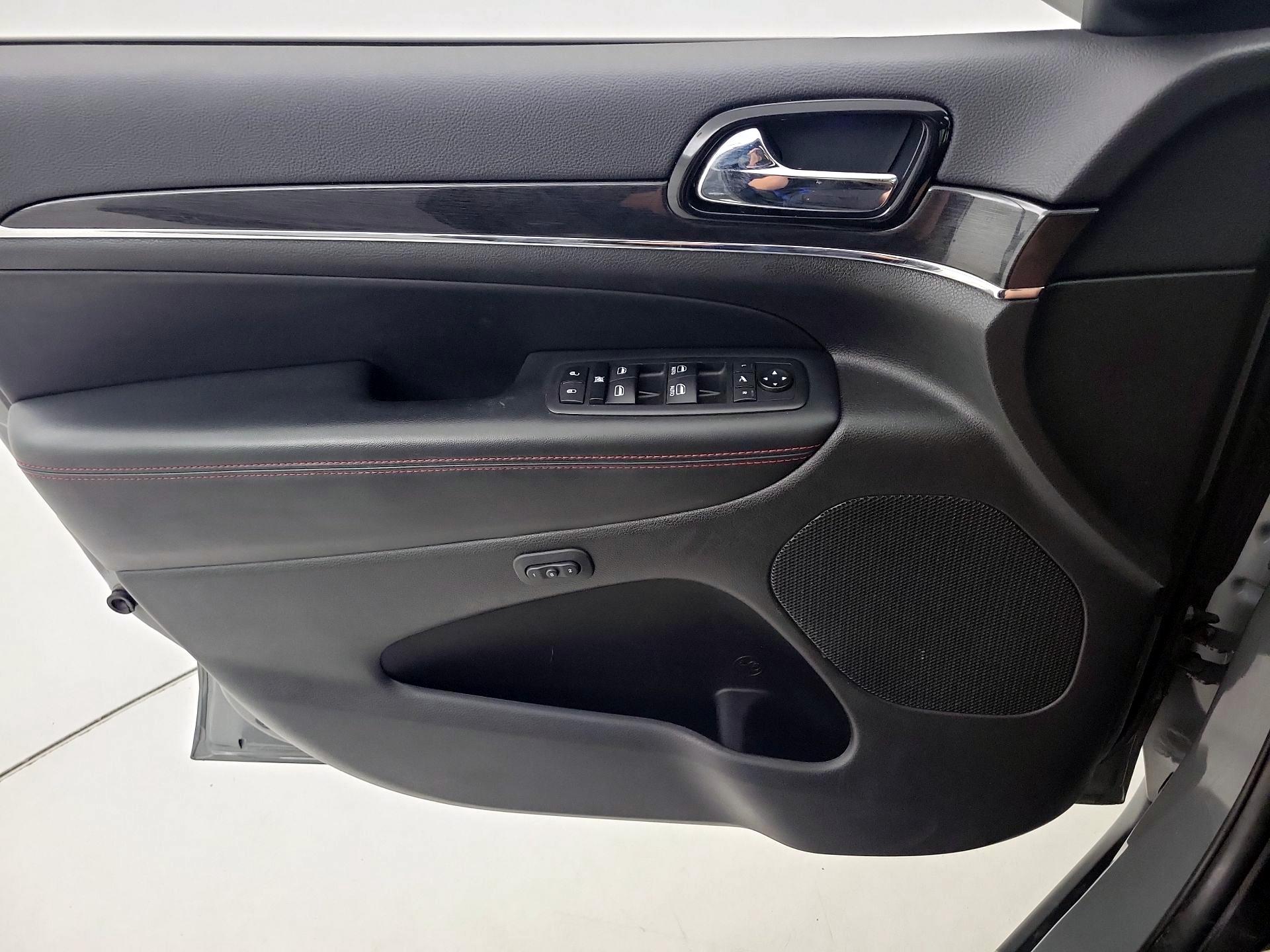 Thumbnail: 2020 Jeep Grand Cherokee - 12