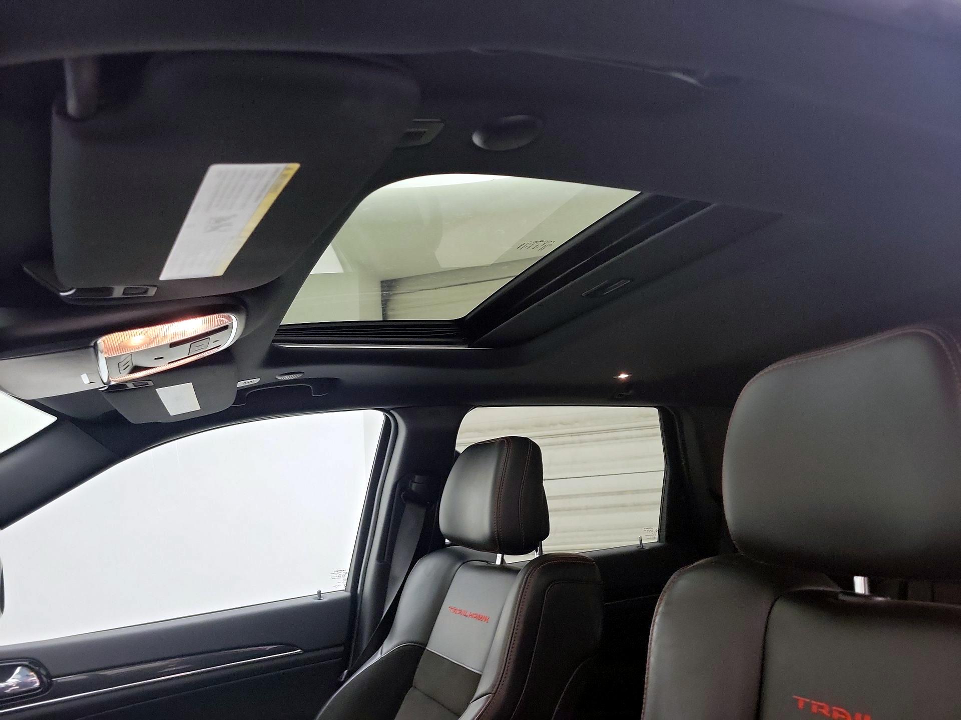 Thumbnail: 2020 Jeep Grand Cherokee - 19