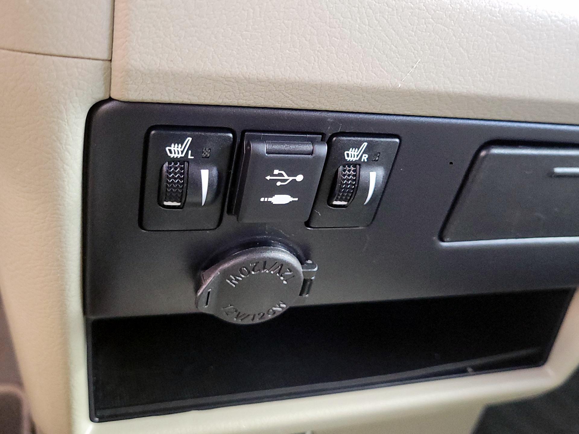 Thumbnail: 2020 Toyota Sienna - 19
