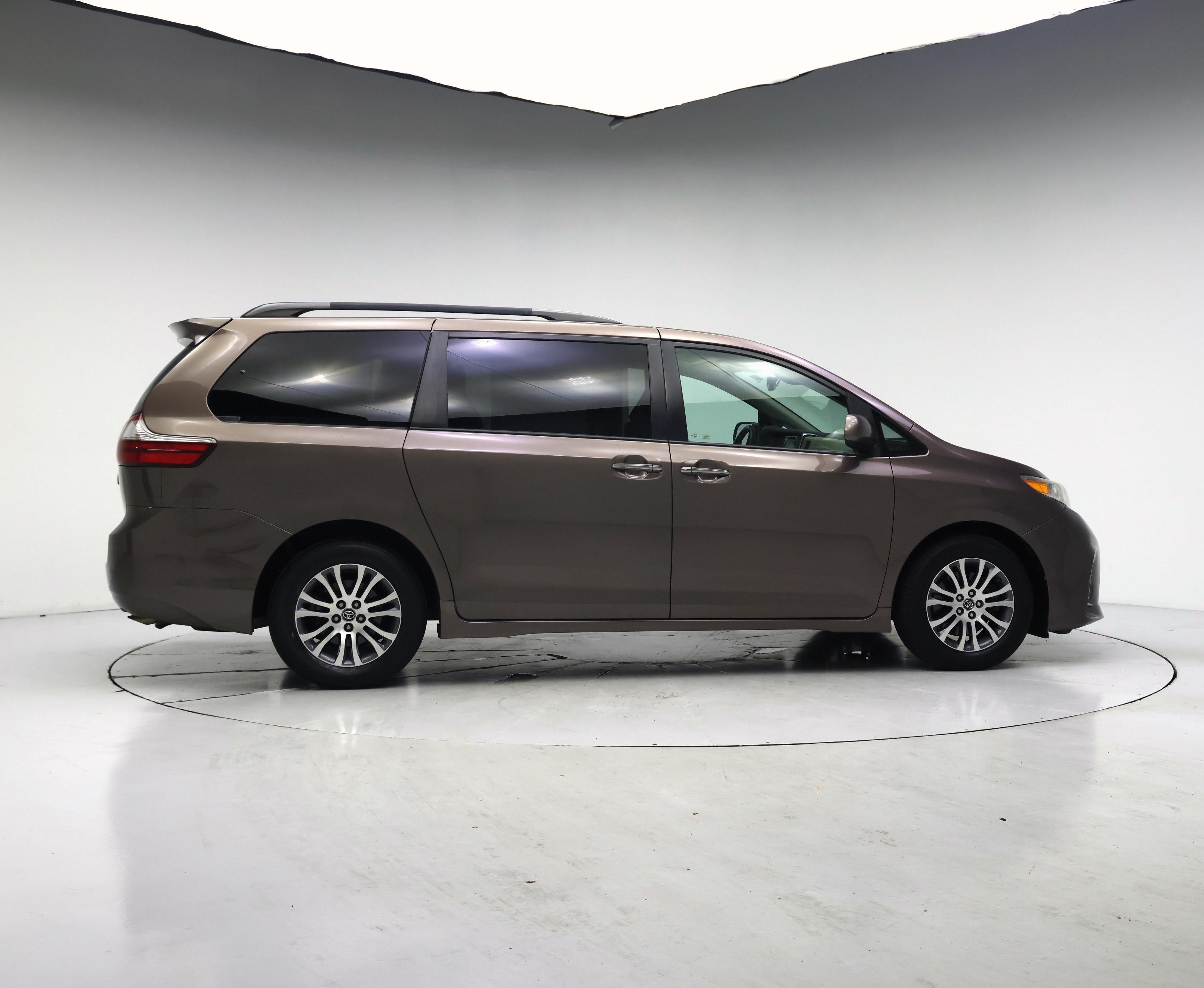 Thumbnail: 2020 Toyota Sienna - 7