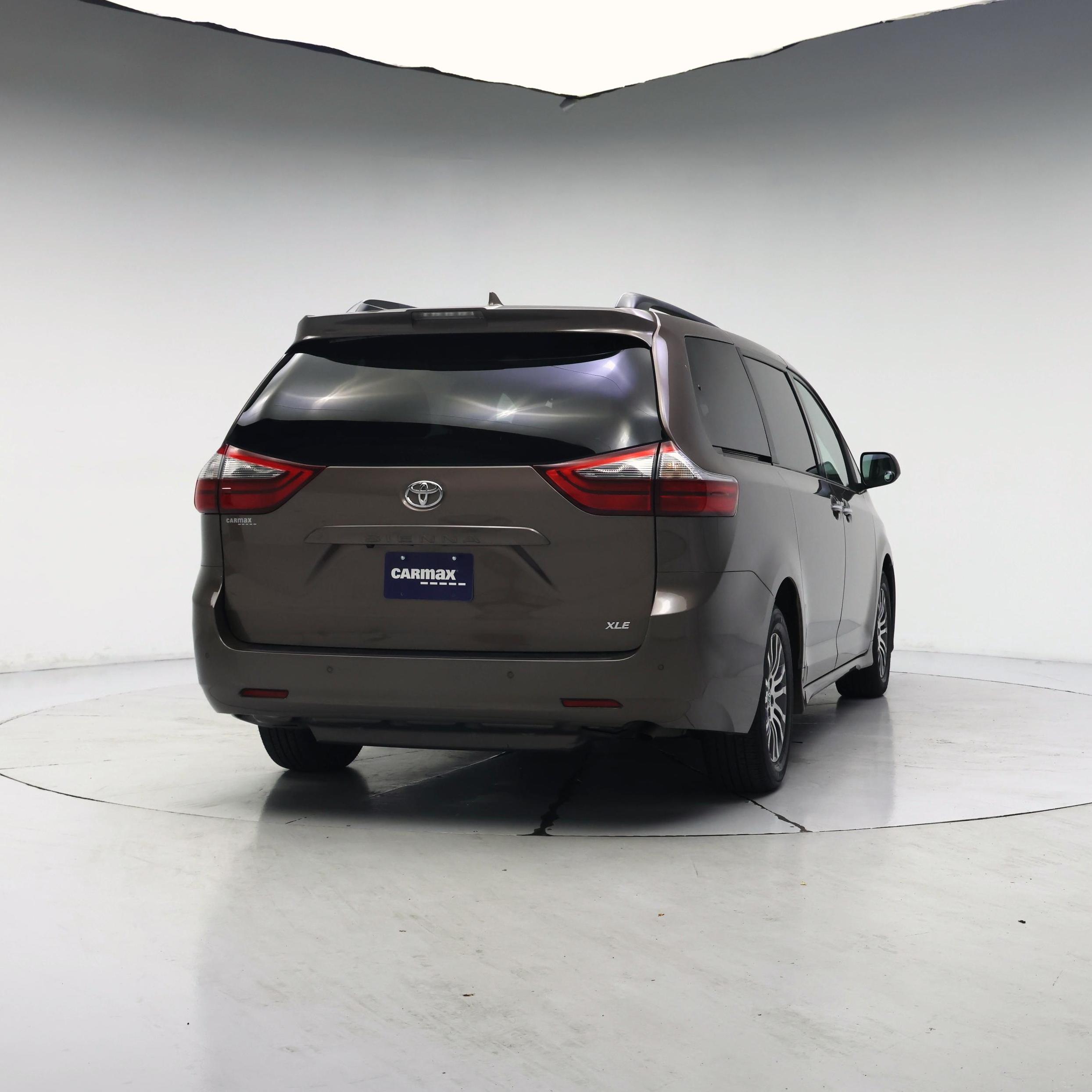 Thumbnail: 2020 Toyota Sienna - 8