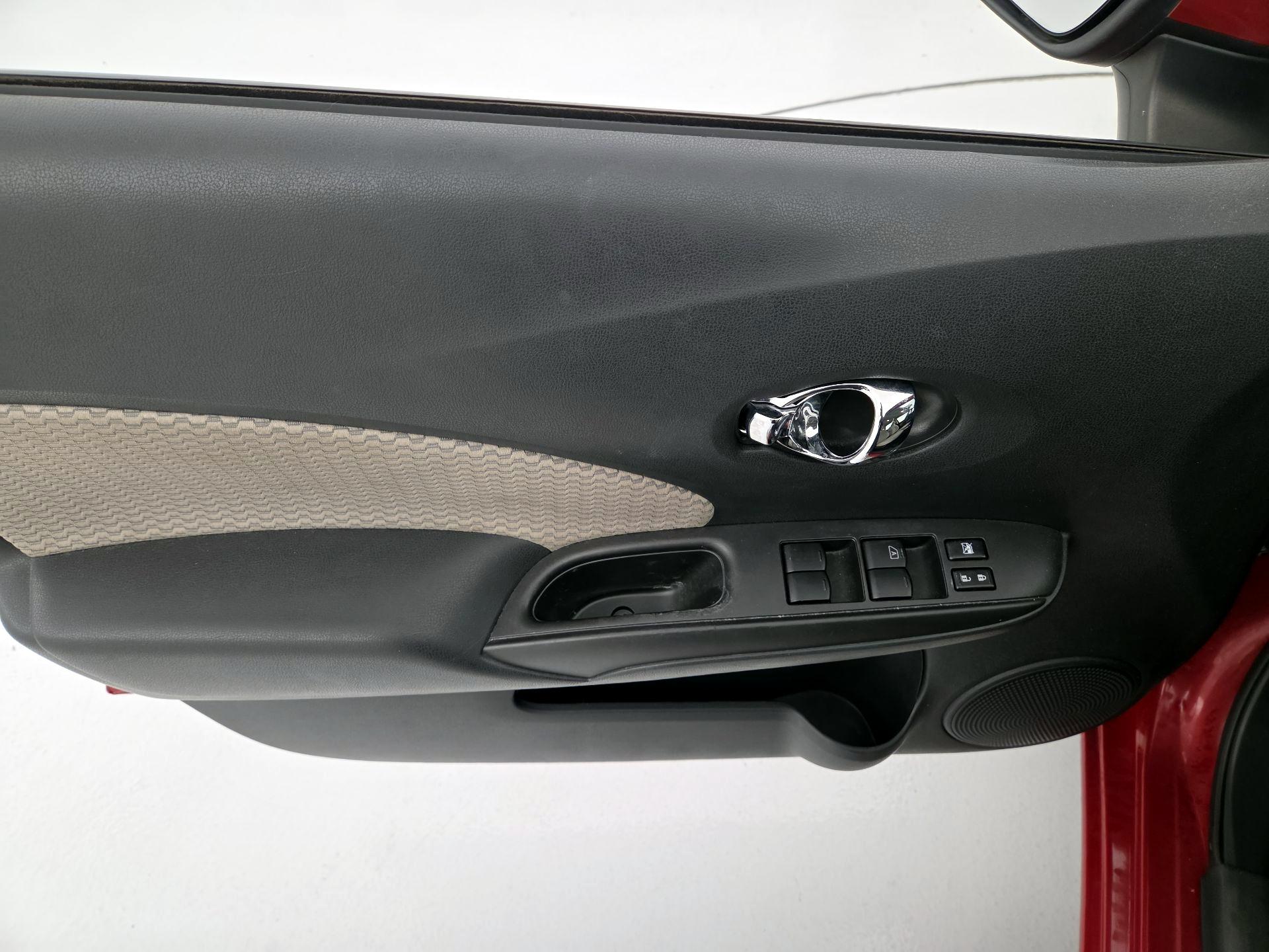 Thumbnail: 2015 Nissan Versa Note - 12