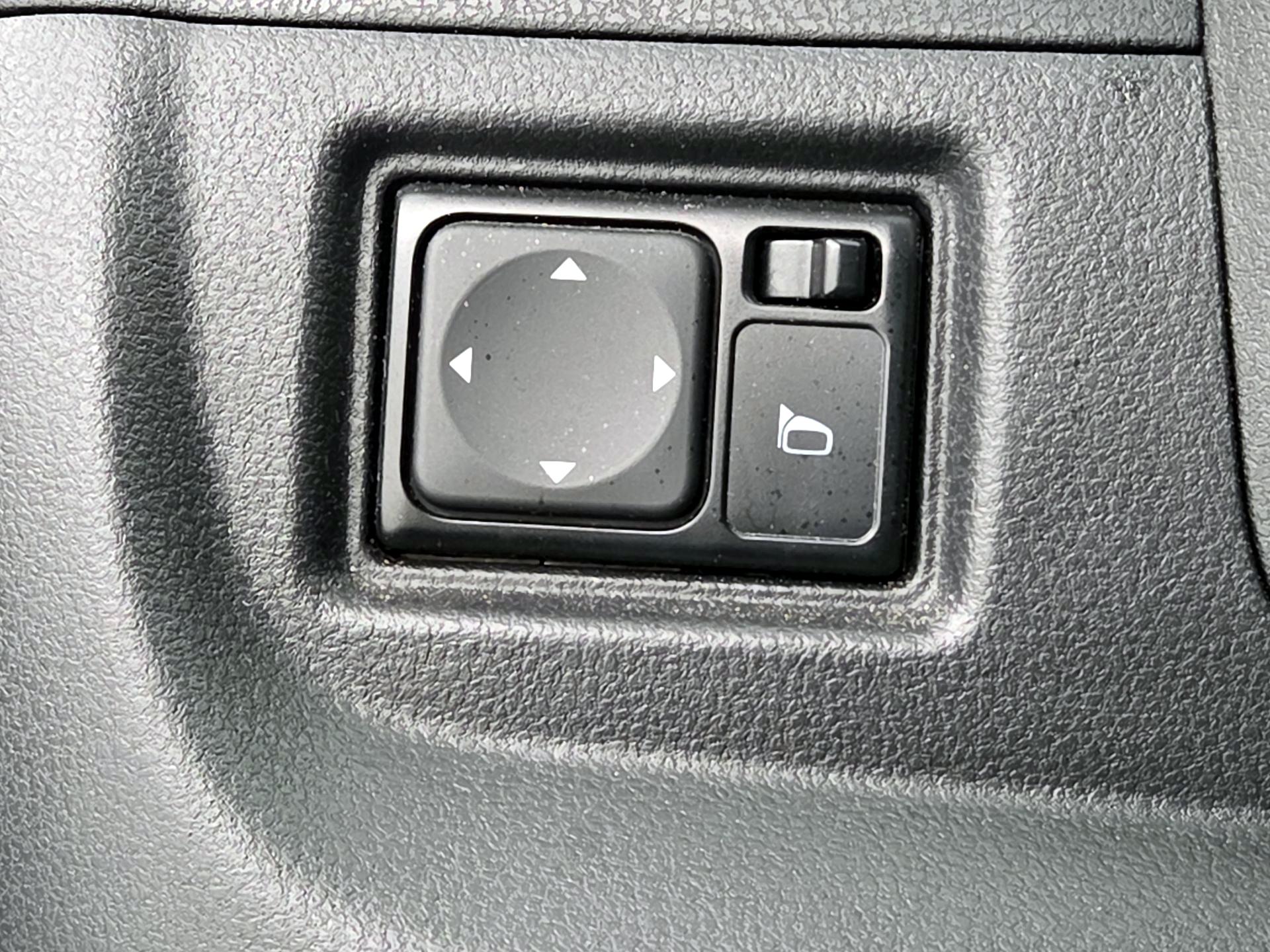 Thumbnail: 2015 Nissan Versa Note - 13
