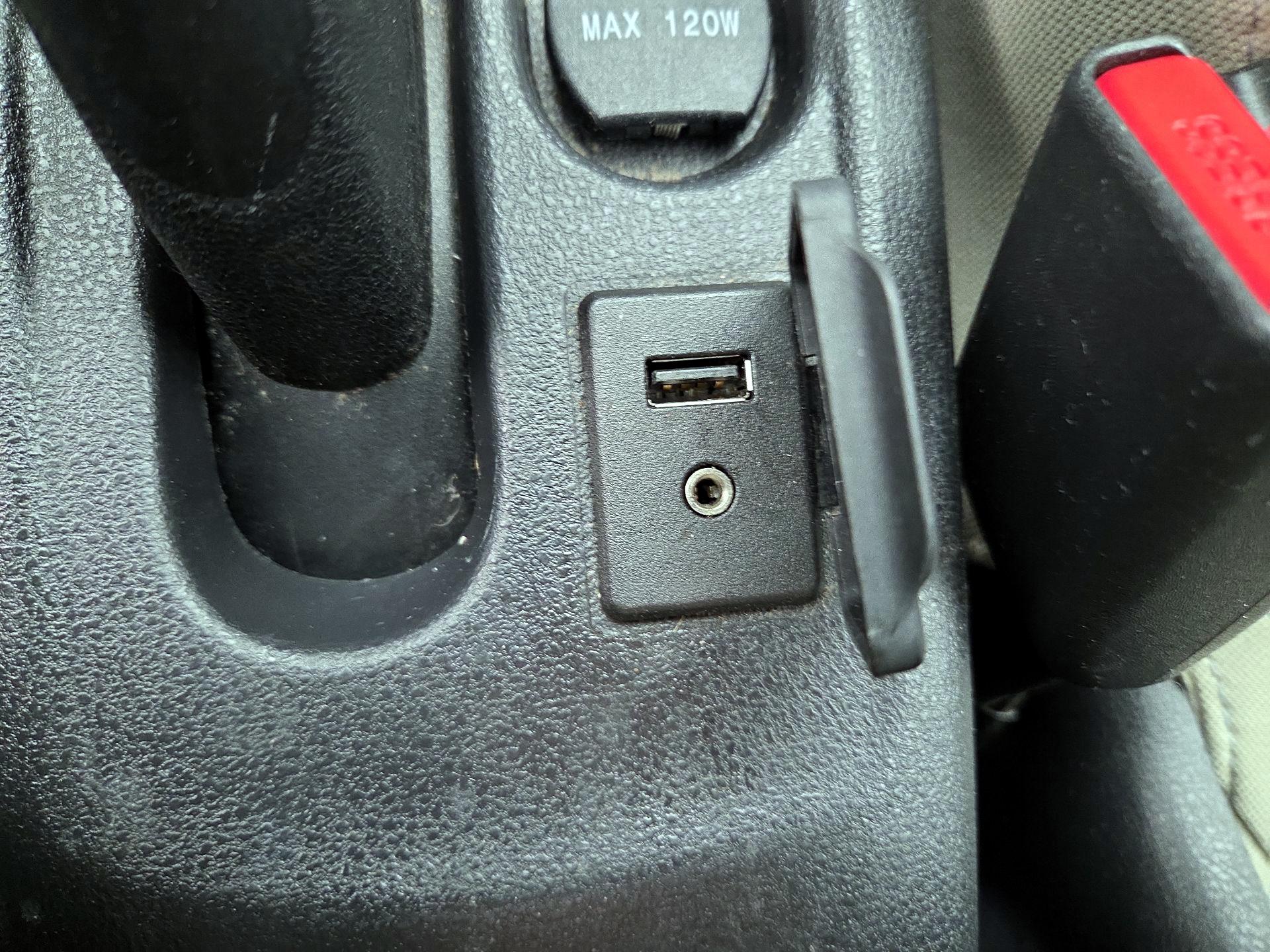 Thumbnail: 2015 Nissan Versa Note - 18
