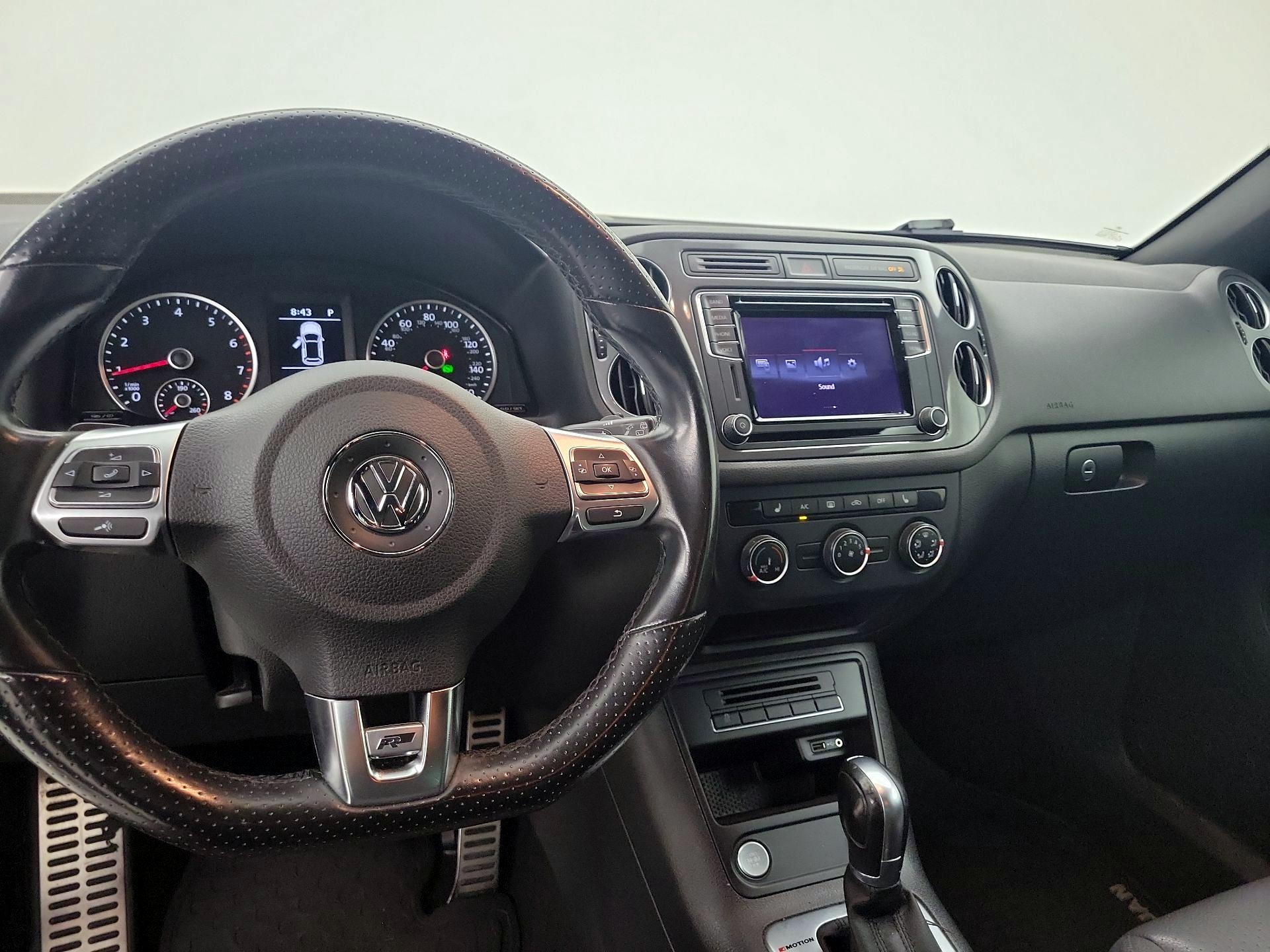 Thumbnail: 2016 Volkswagen Tiguan - 9