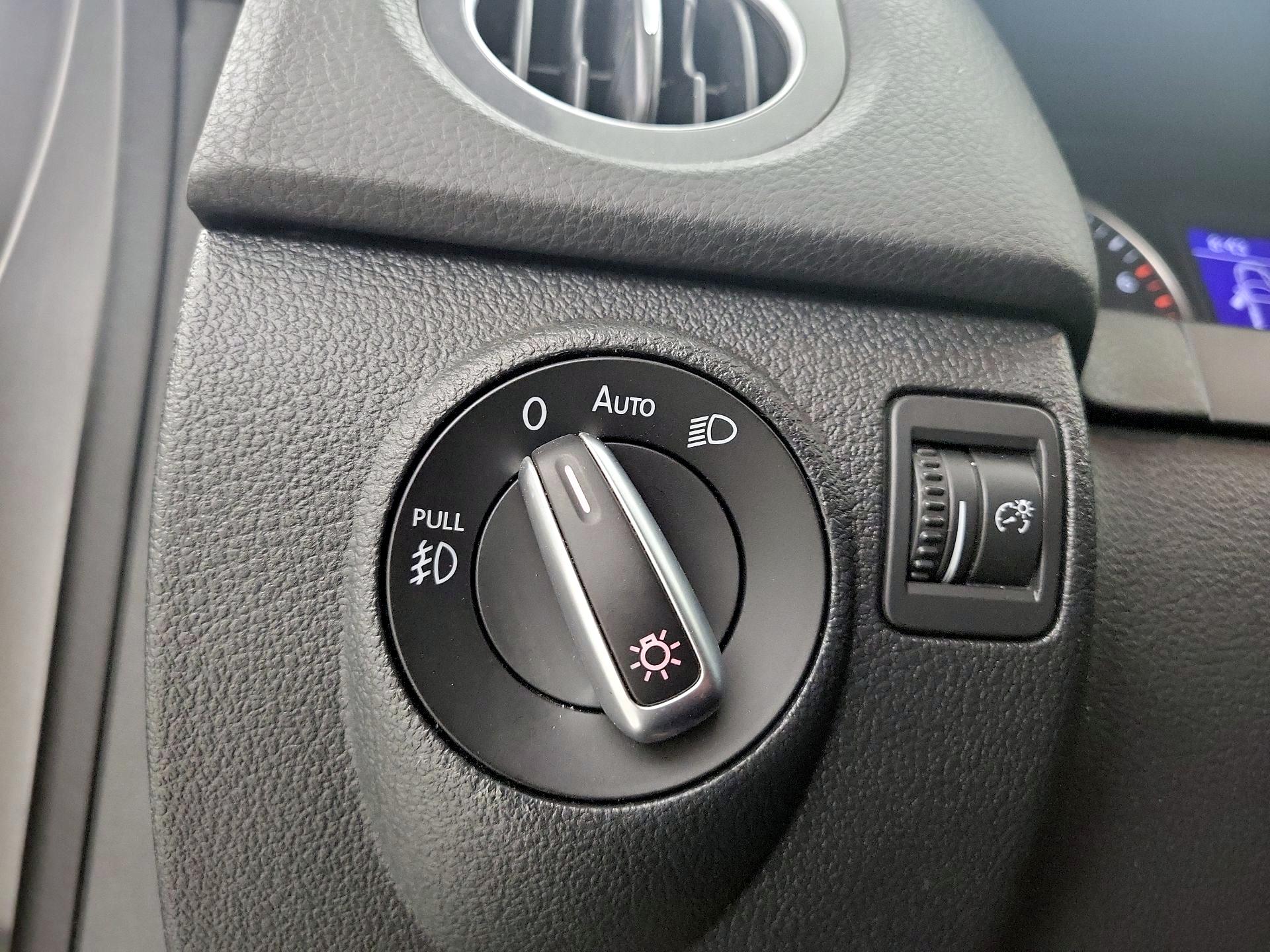 Thumbnail: 2016 Volkswagen Tiguan - 13