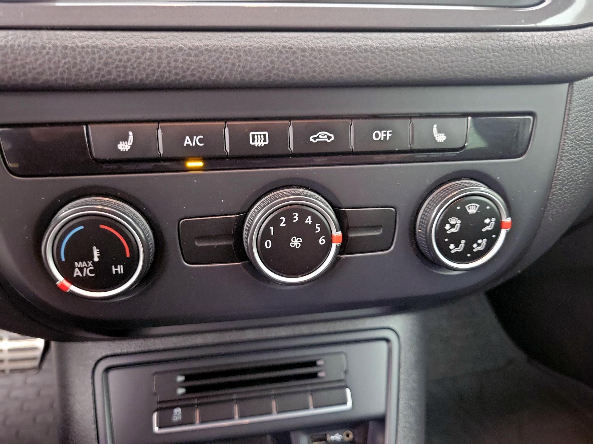Thumbnail: 2016 Volkswagen Tiguan - 16