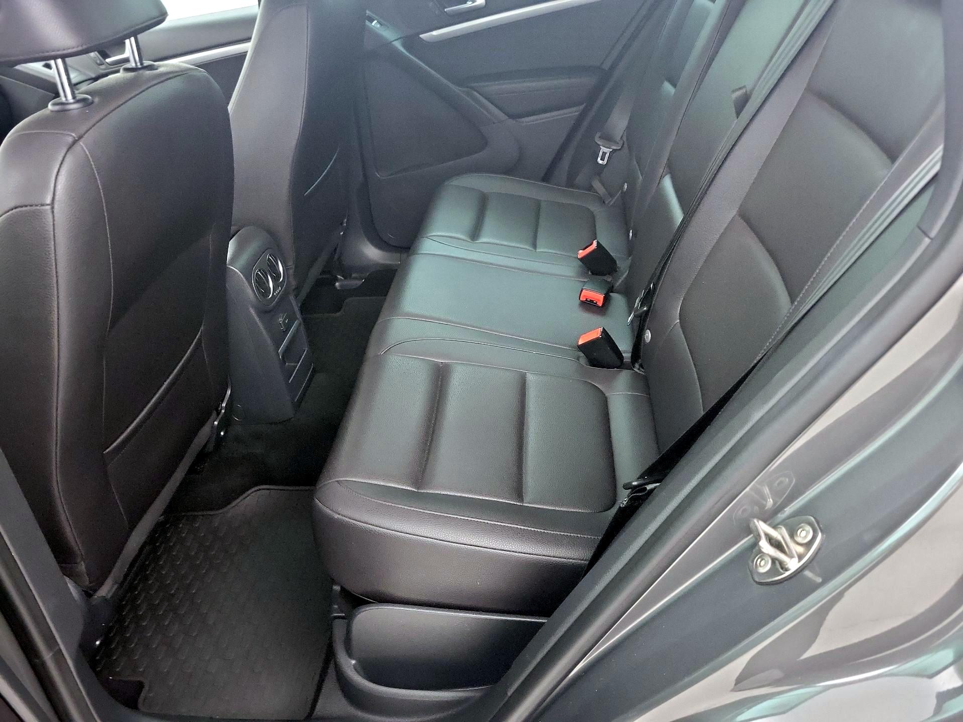 Thumbnail: 2016 Volkswagen Tiguan - 19