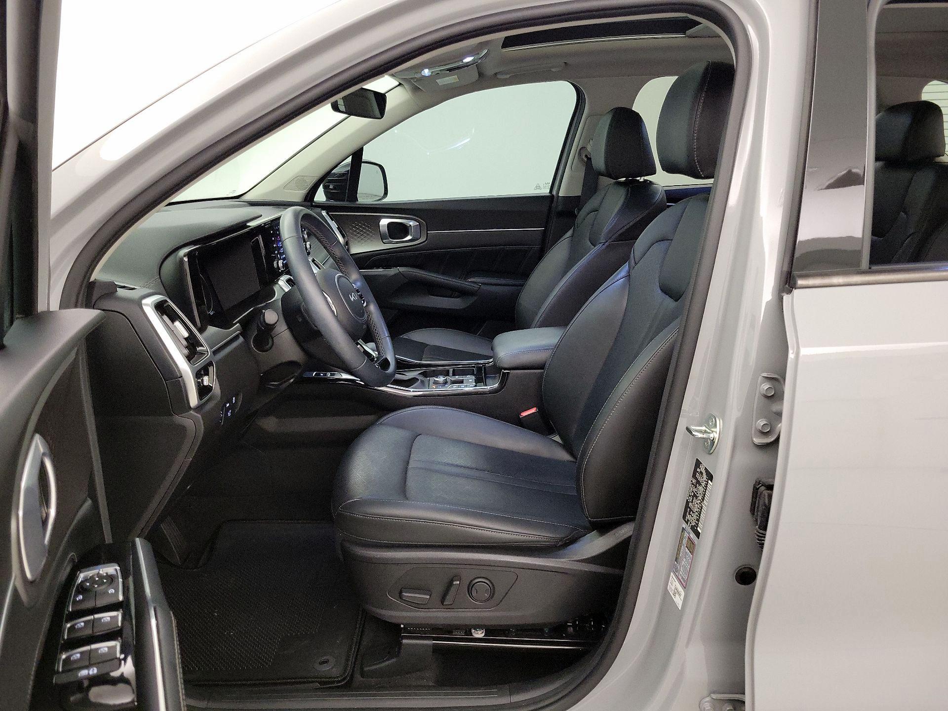 Thumbnail: 2023 Kia Sorento - 11