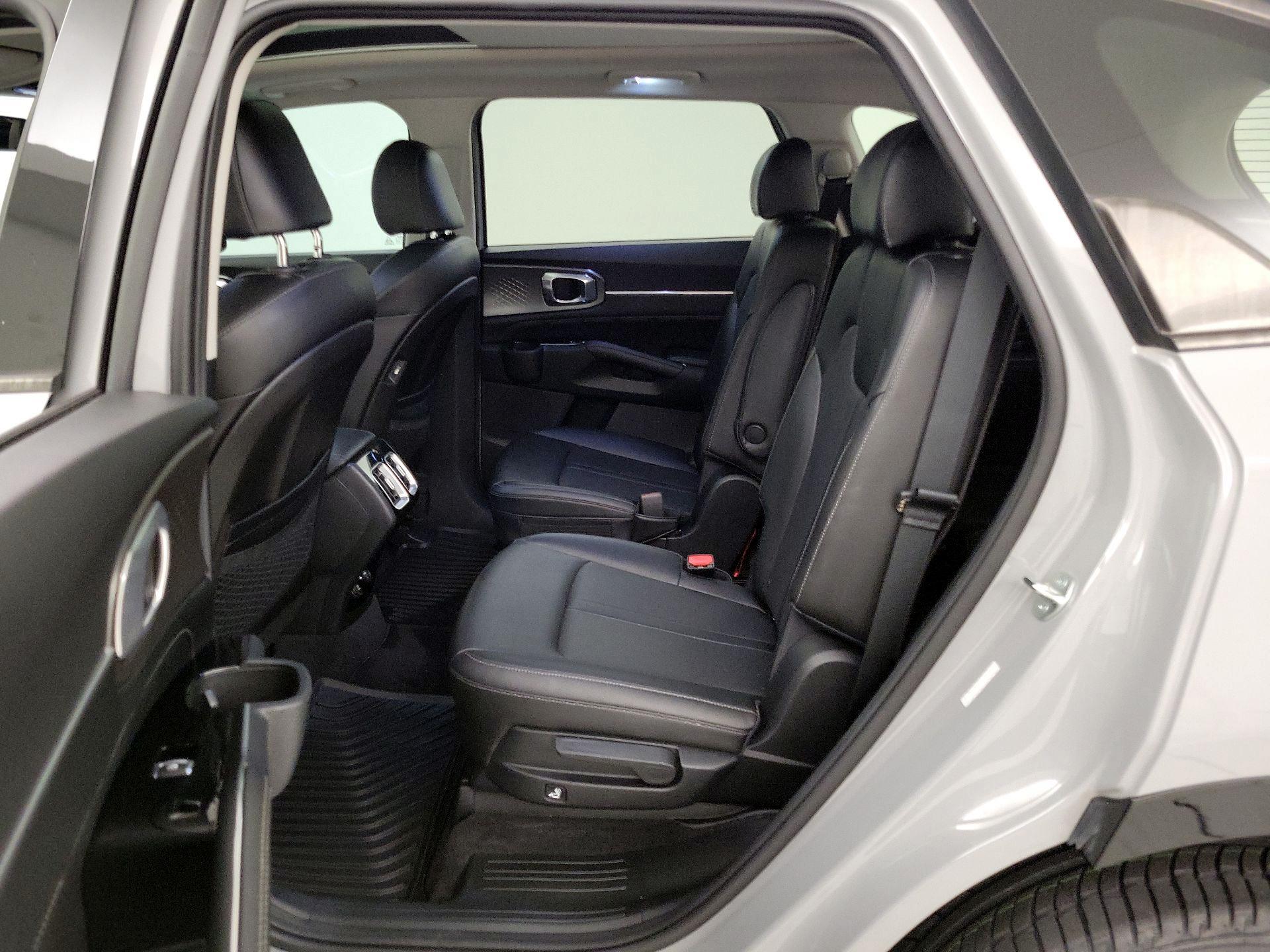 Thumbnail: 2023 Kia Sorento - 20