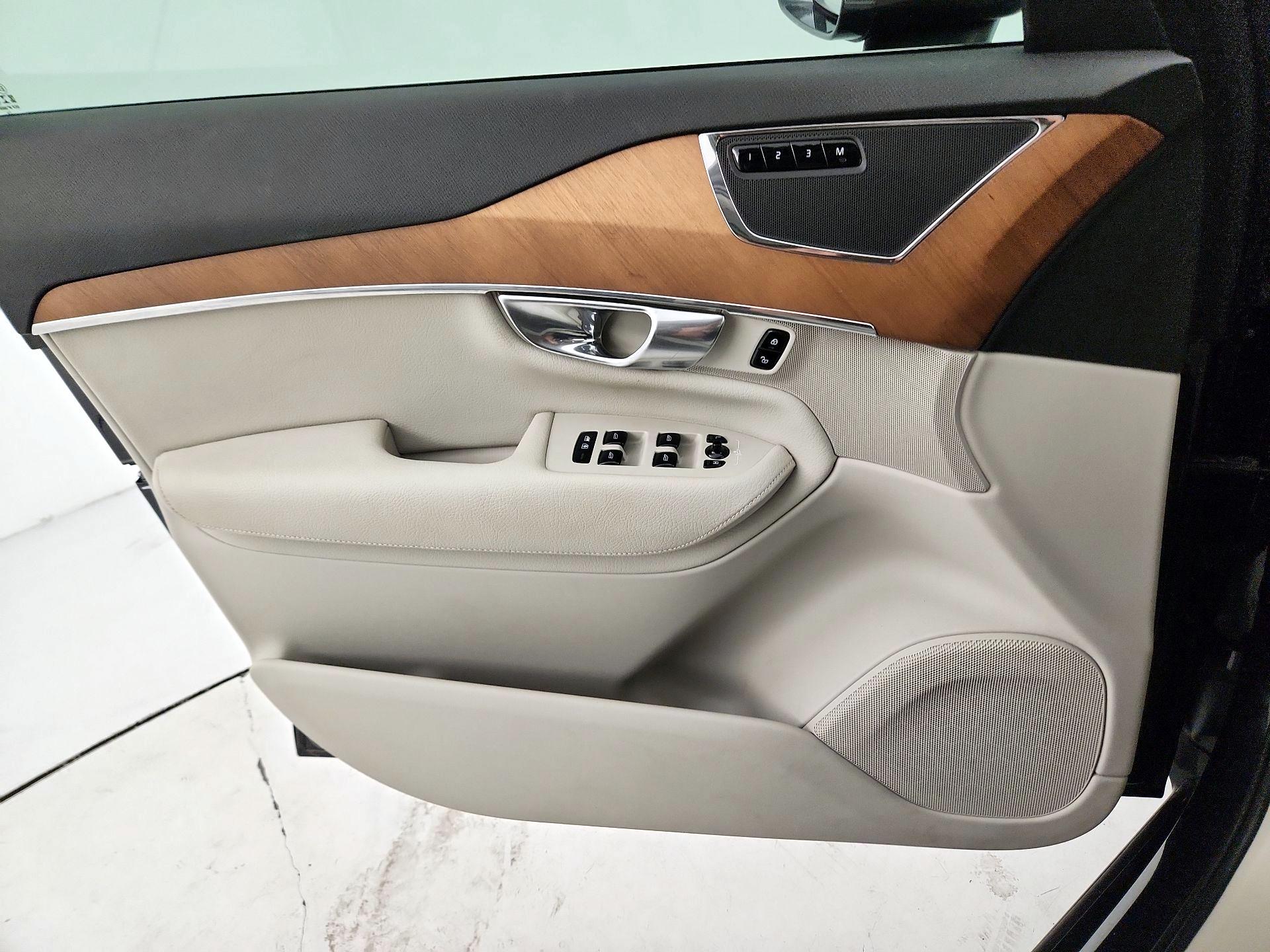 Thumbnail: 2022 Volvo XC90 - 12