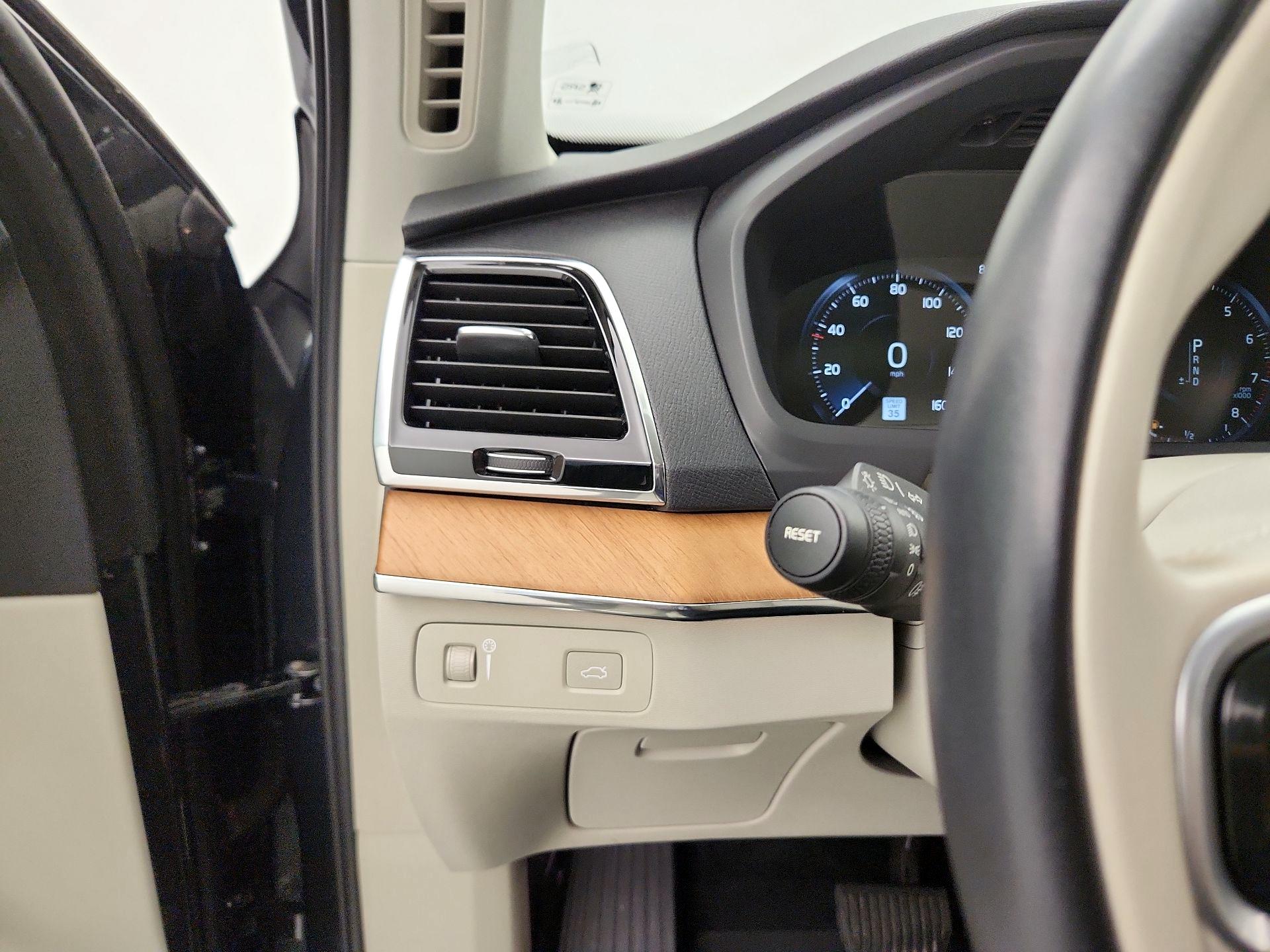Thumbnail: 2022 Volvo XC90 - 13
