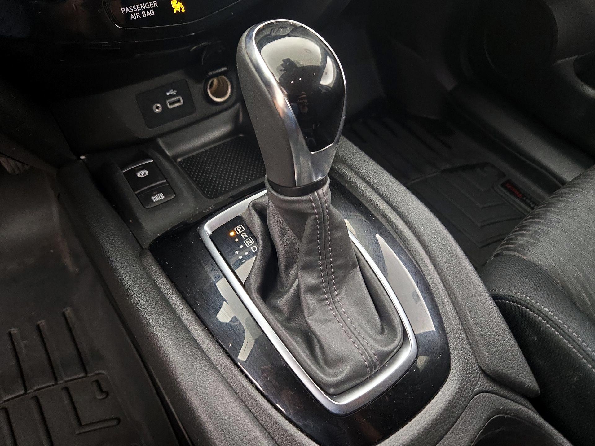 Thumbnail: 2020 Nissan Rogue - 17