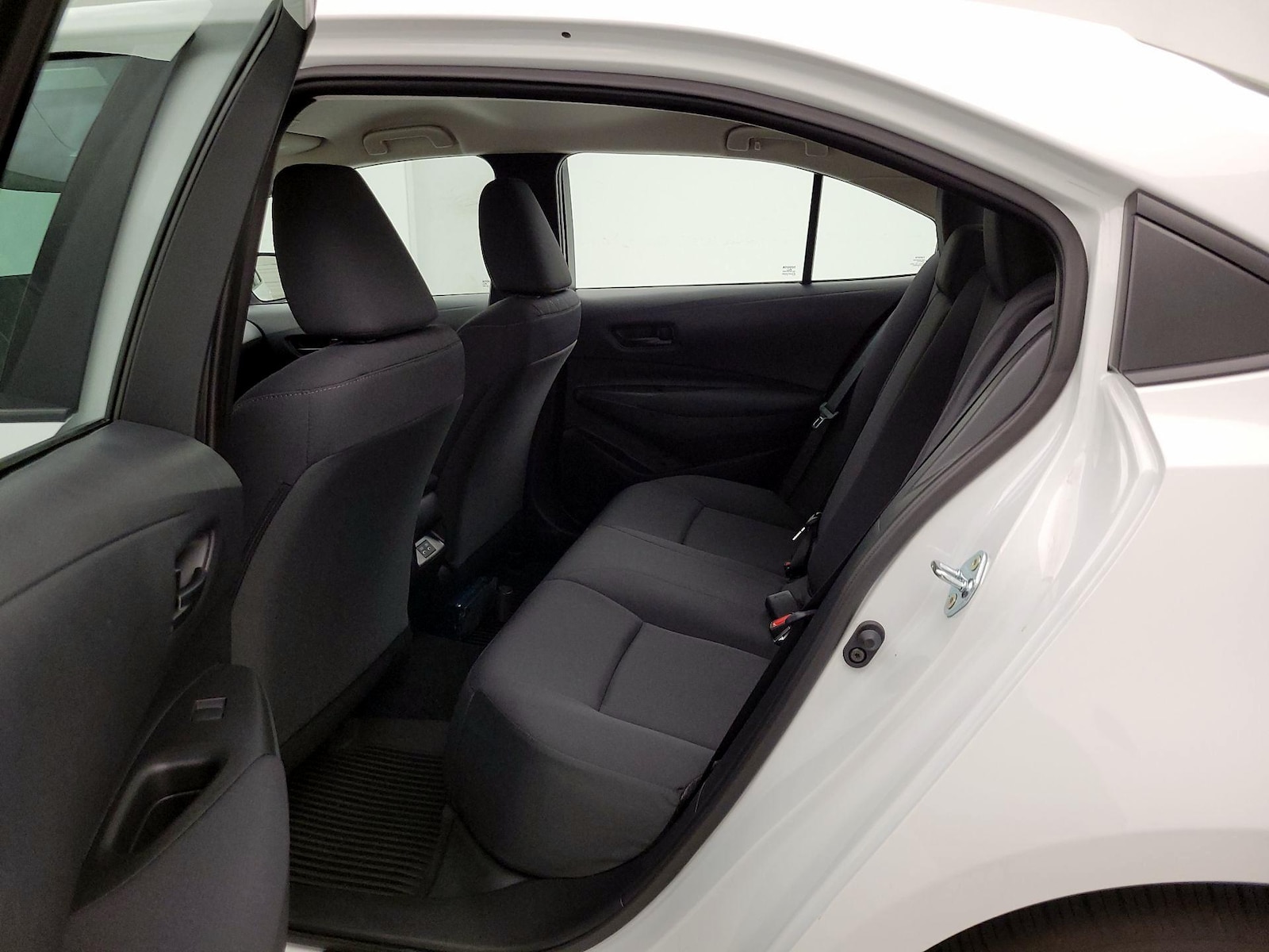 2026 Toyota Corolla LE - Photo 18