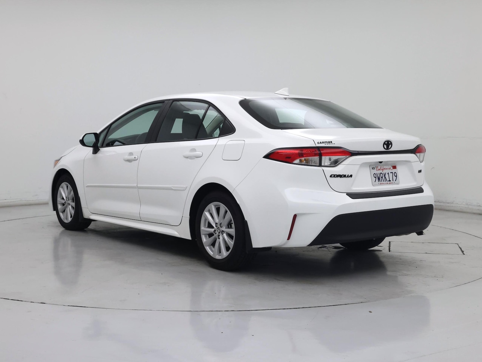 2026 Toyota Corolla LE - Photo 3