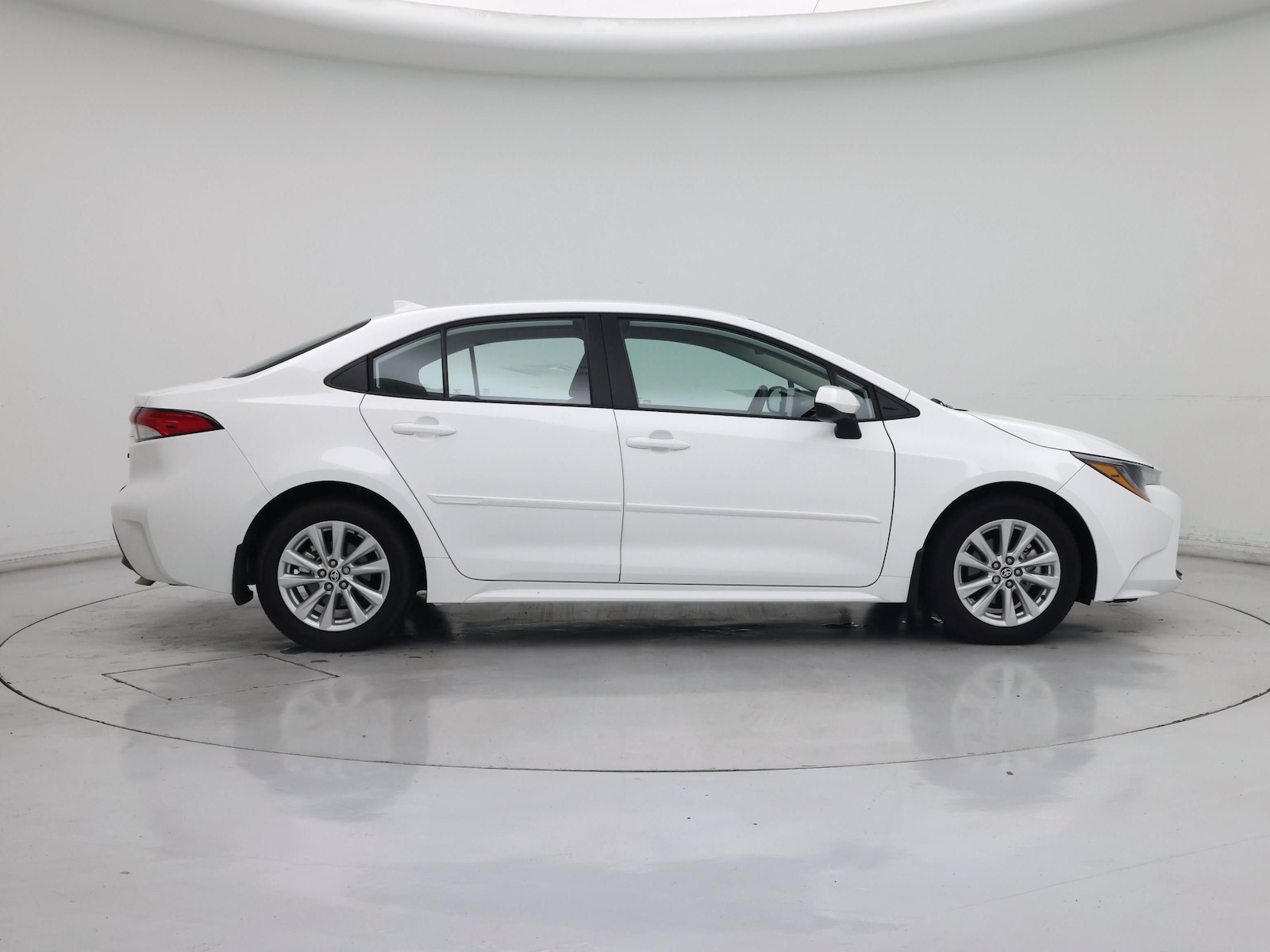 2026 Toyota Corolla LE - Photo 8