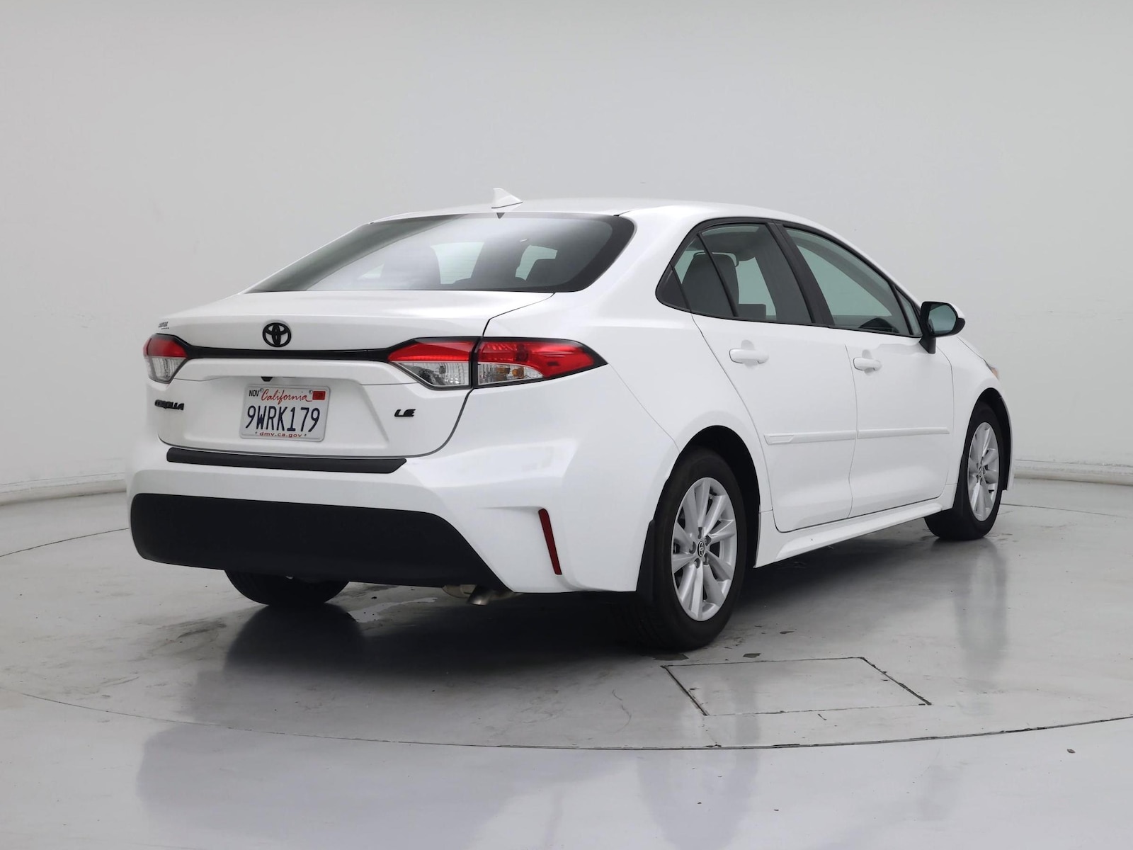 2026 Toyota Corolla LE - Photo 9
