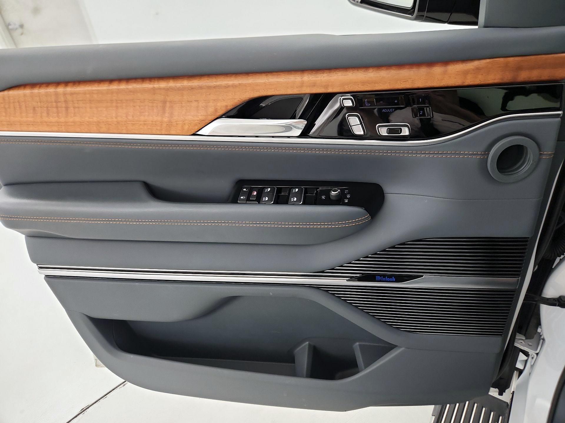 Thumbnail: 2022 Jeep Grand Wagoneer - 12