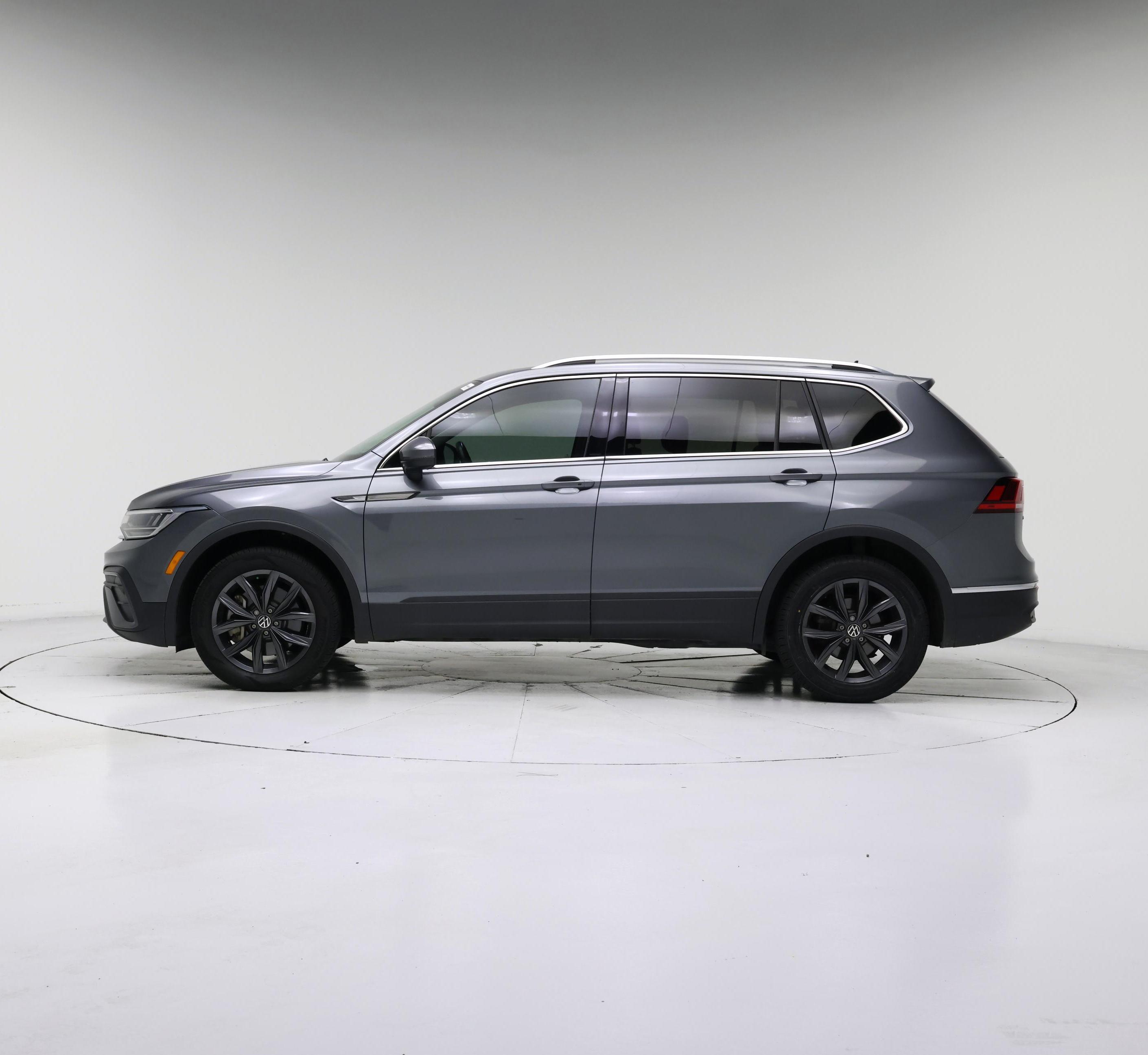 Thumbnail: 2023 Volkswagen Tiguan - 3