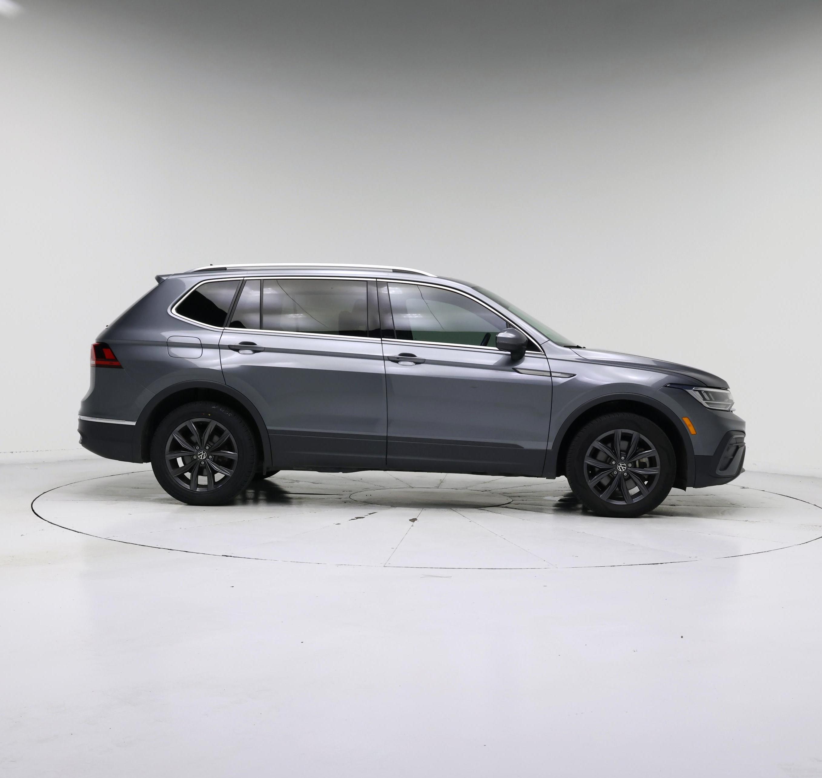 Thumbnail: 2023 Volkswagen Tiguan - 7