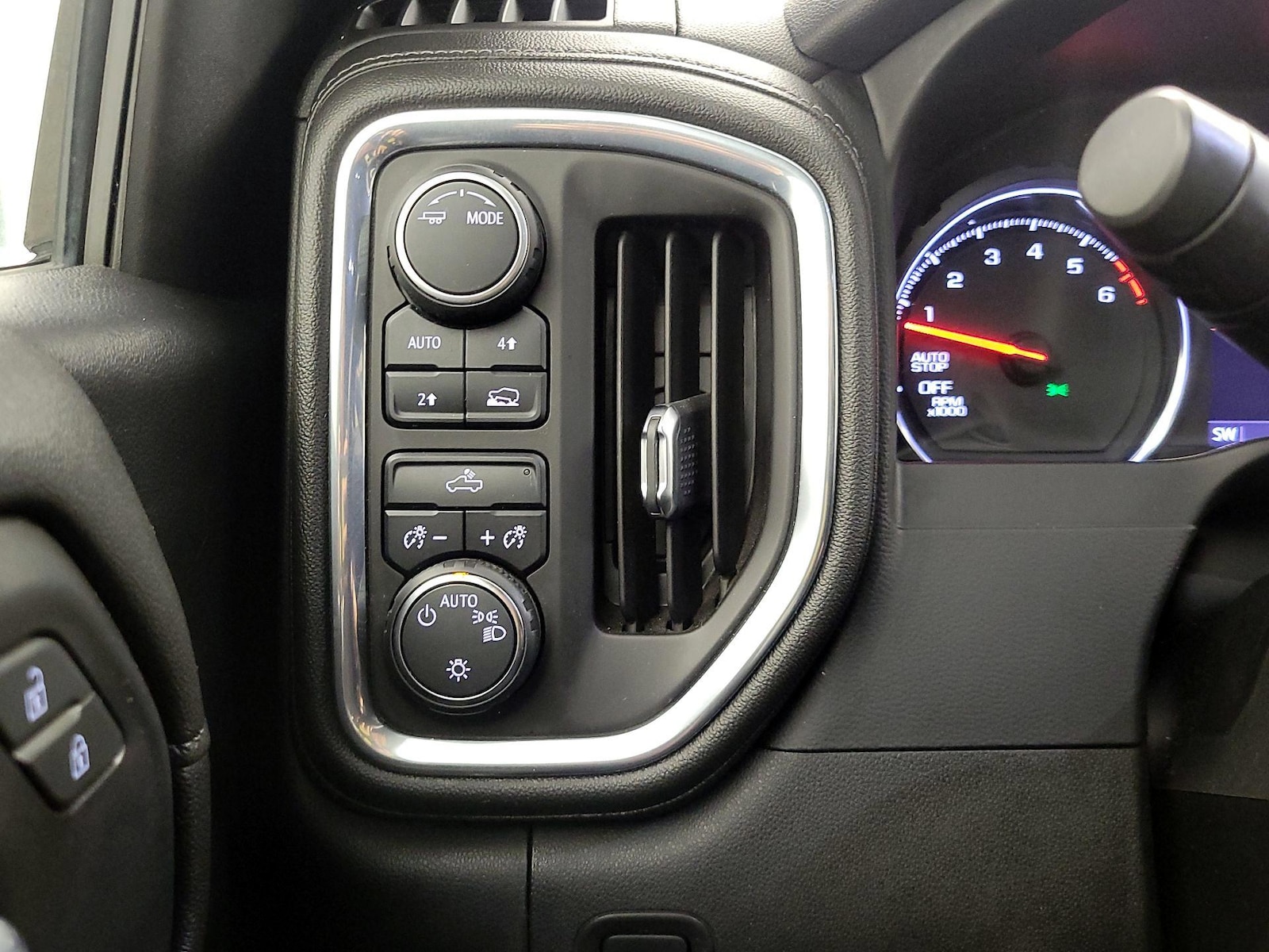 2021 Chevrolet Silverado 1500 LT - Photo 14
