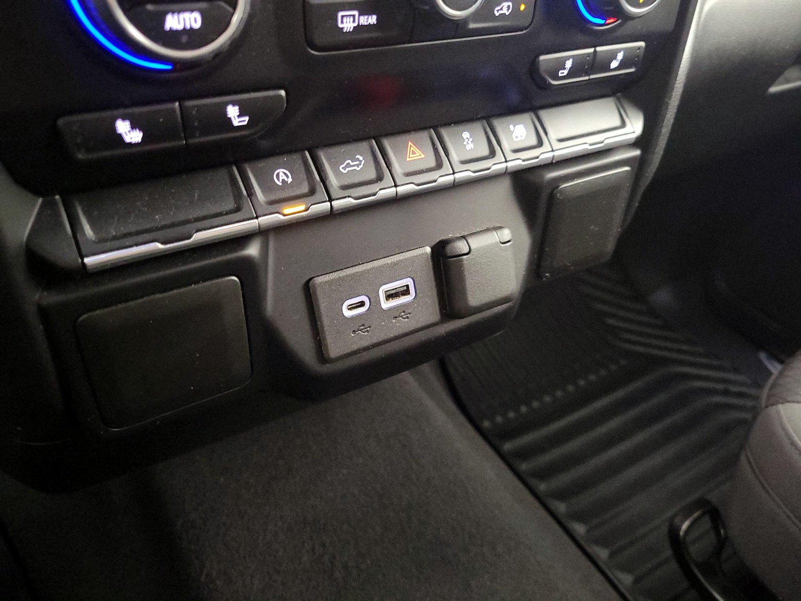 2021 Chevrolet Silverado 1500 LT - Photo 19