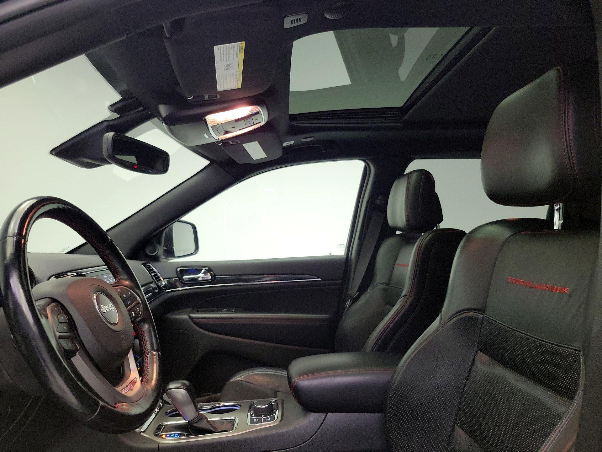 Thumbnail: 2020 Jeep Grand Cherokee - 20