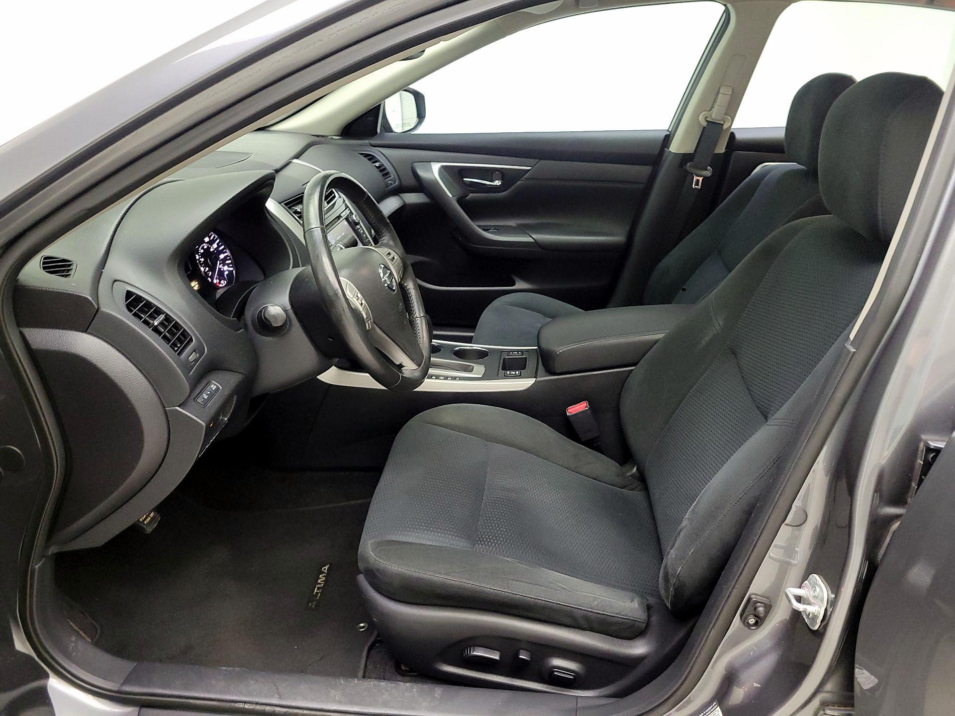 Thumbnail: 2015 Nissan Altima - 11
