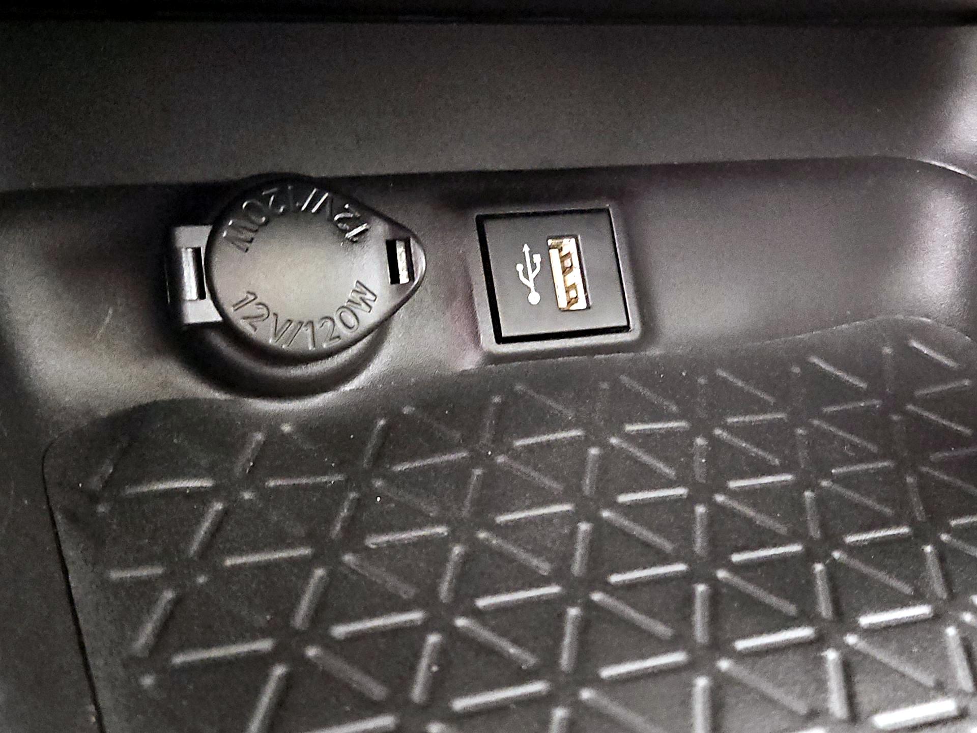 Thumbnail: 2023 Toyota RAV4 - 18