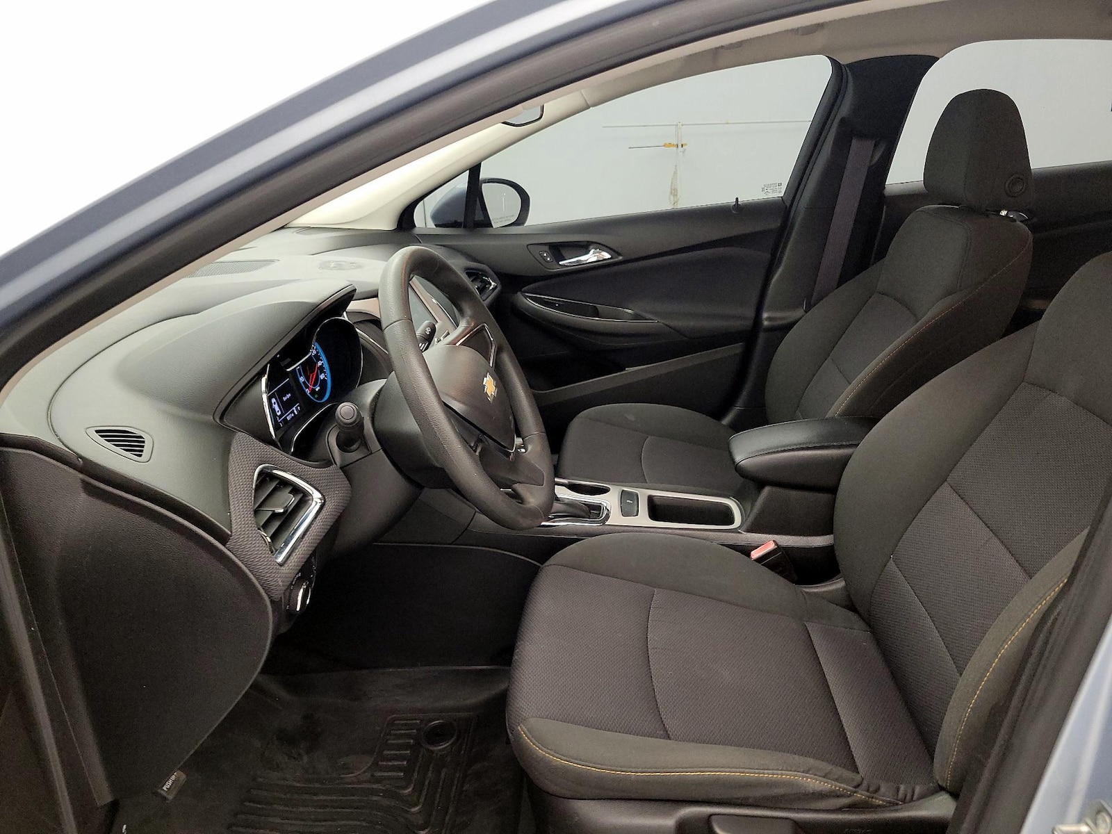 2017 Chevrolet Cruze LS - Photo 12