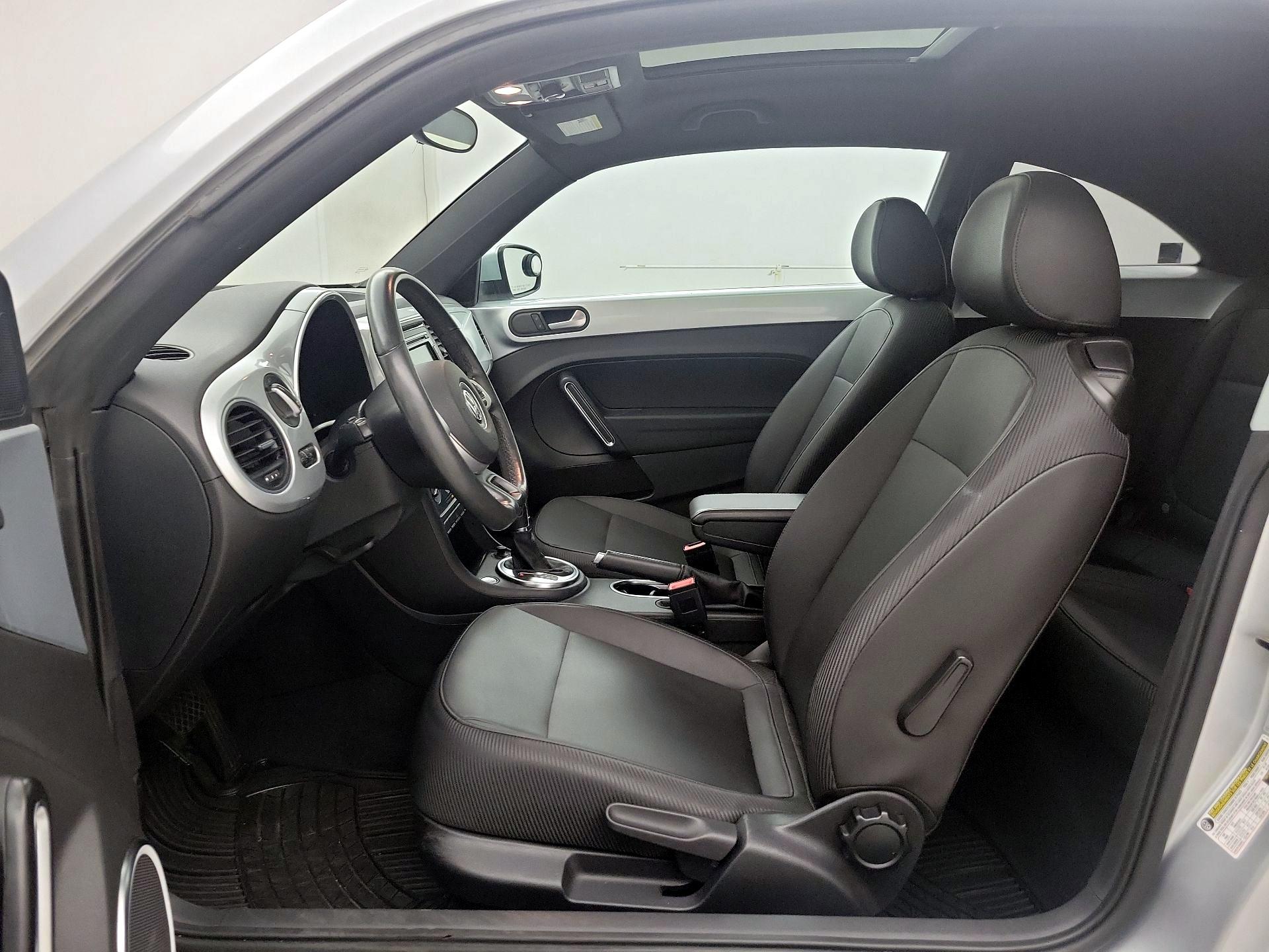 Thumbnail: 2014 Volkswagen Beetle - 11
