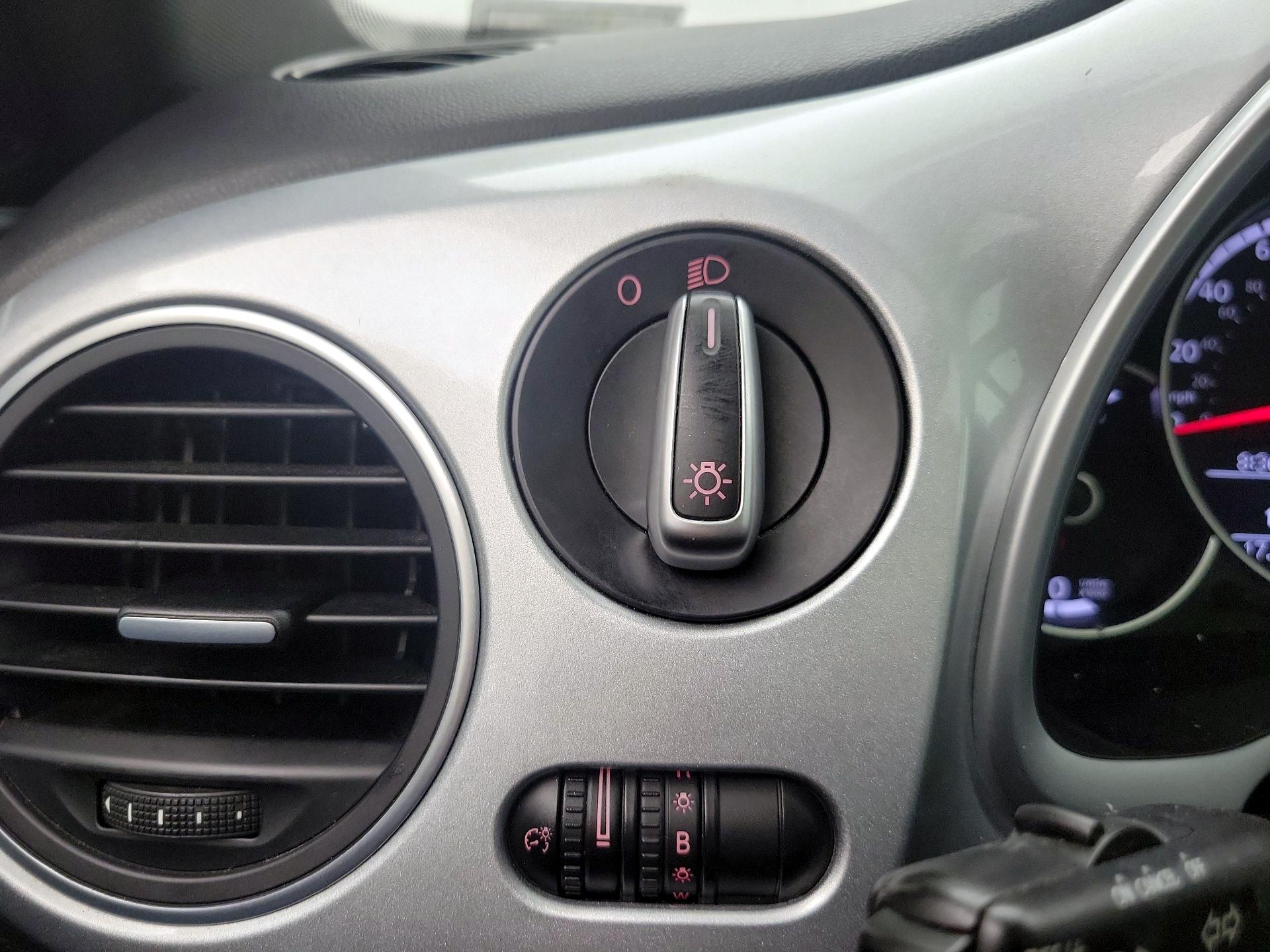 Thumbnail: 2014 Volkswagen Beetle - 13