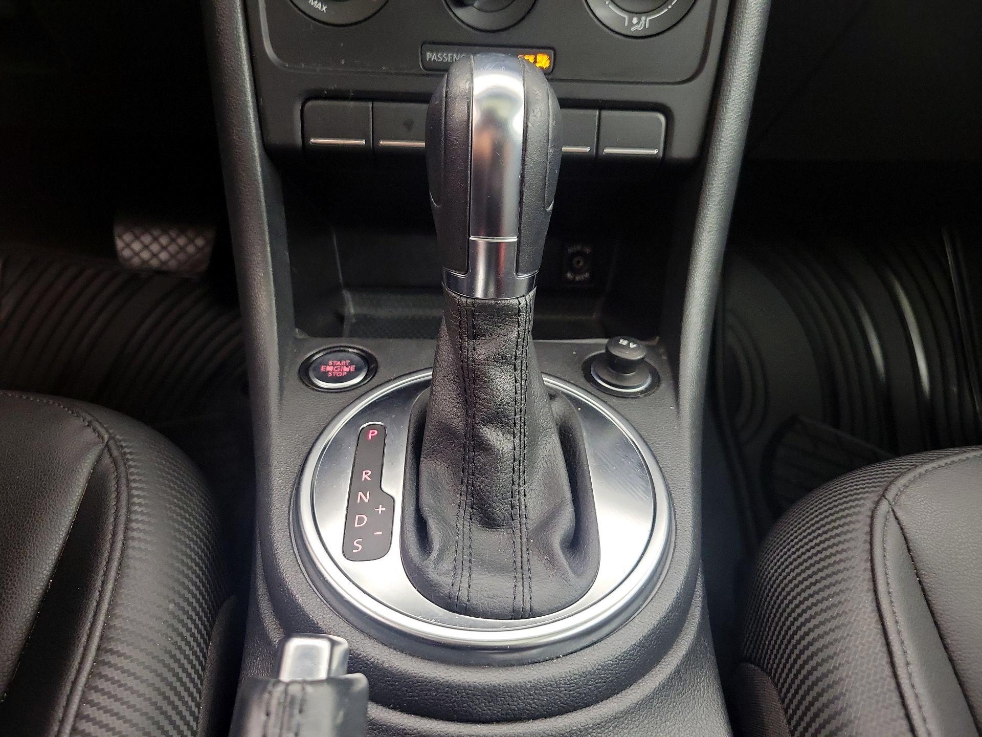 Thumbnail: 2014 Volkswagen Beetle - 16