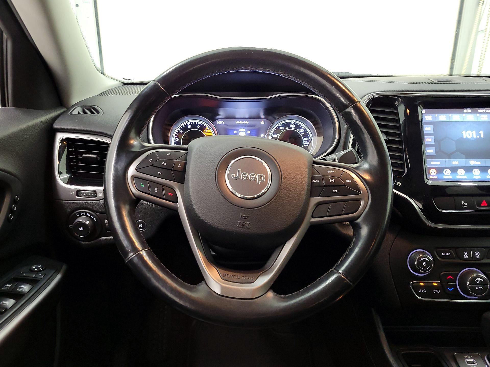 Thumbnail: 2019 Jeep Cherokee - 10