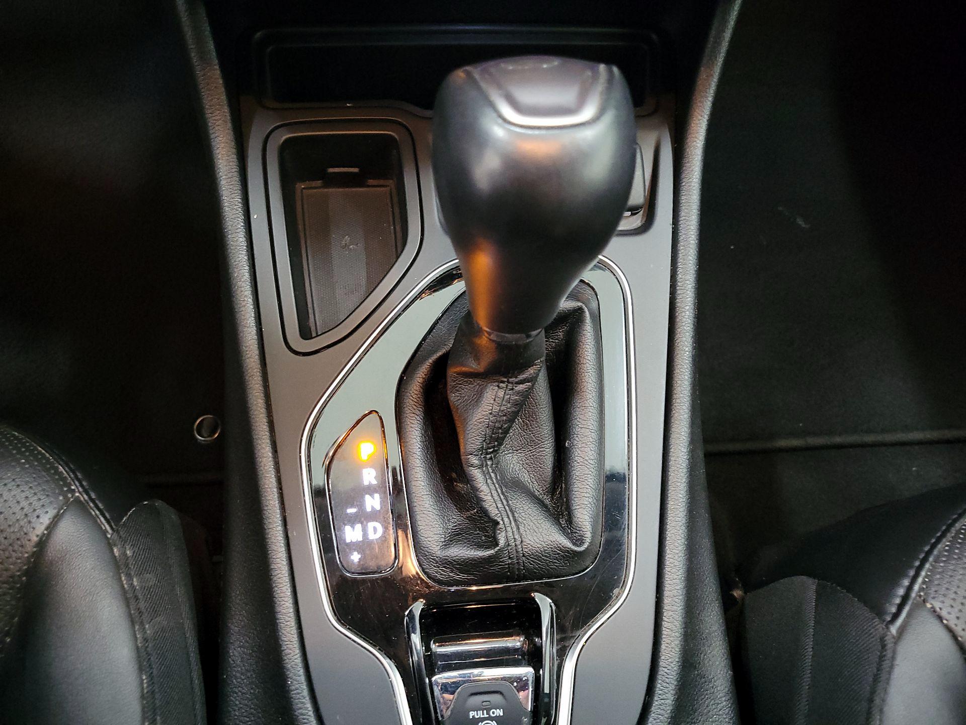Thumbnail: 2019 Jeep Cherokee - 17
