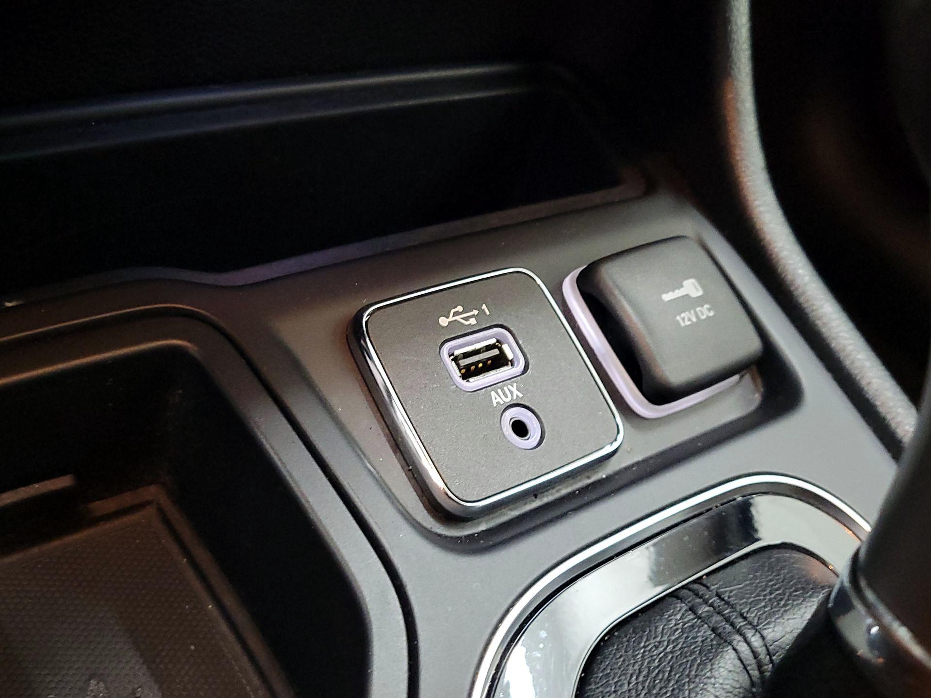 Thumbnail: 2019 Jeep Cherokee - 18