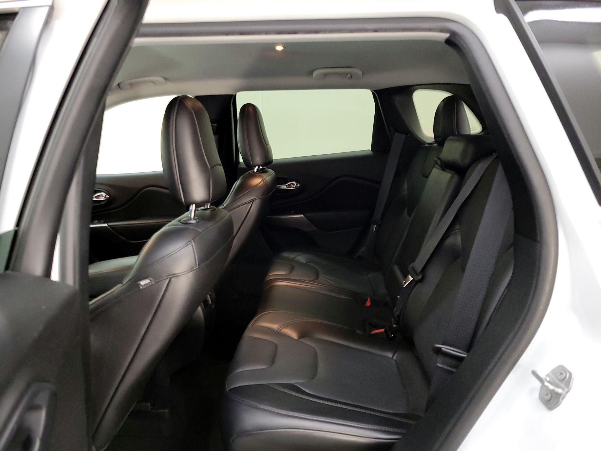 Thumbnail: 2019 Jeep Cherokee - 19